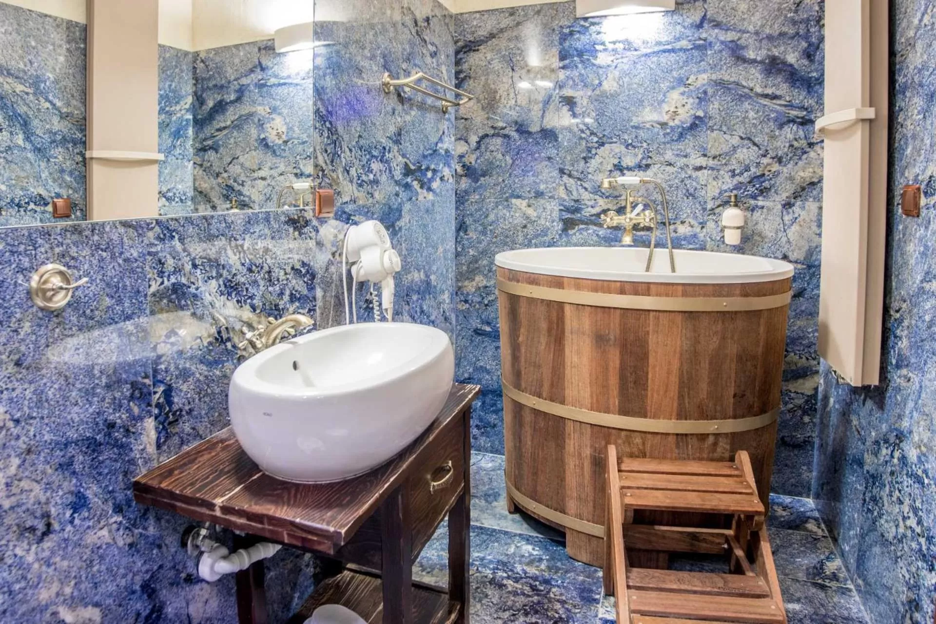 Shower, Bathroom in Zamek Uniejów