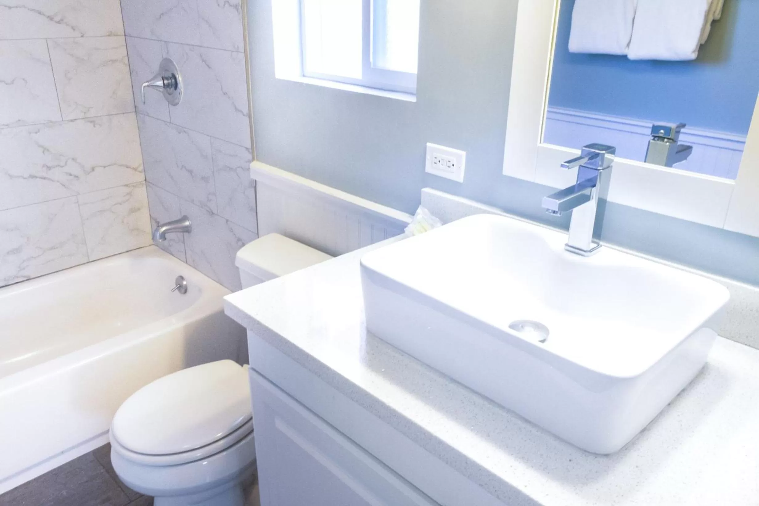 Bathroom in Ocean Echo Inn & Beach Cottages