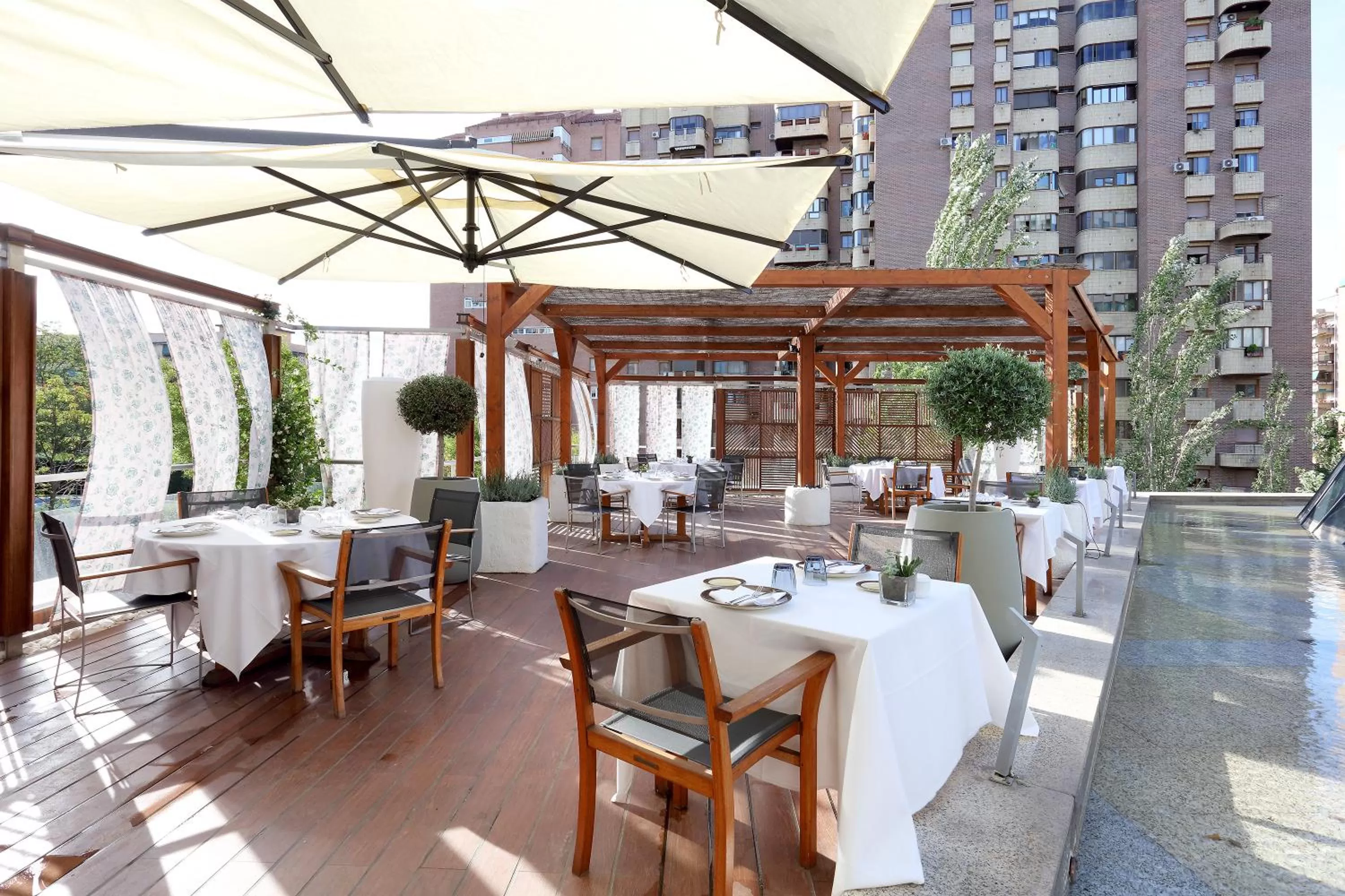 Restaurant/places to eat in Eurostars Suites Mirasierra