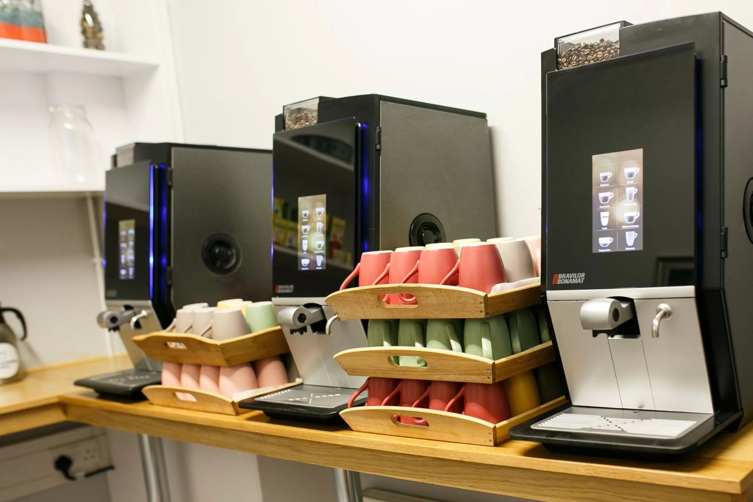 Coffee/tea facilities in Holiday Inn Express Antrim by IHG