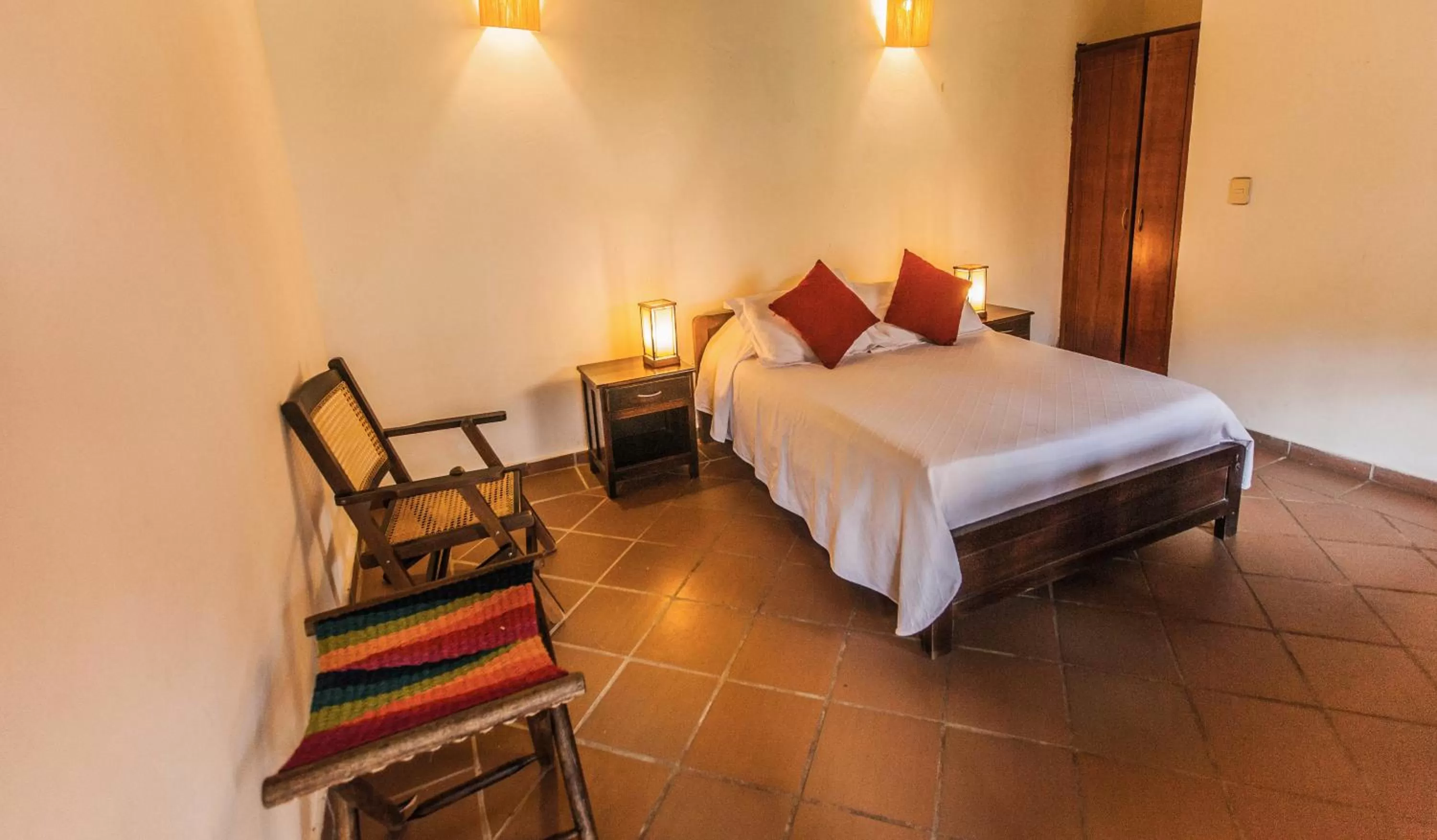 Photo of the whole room, Room Photo in La Casa Amarilla