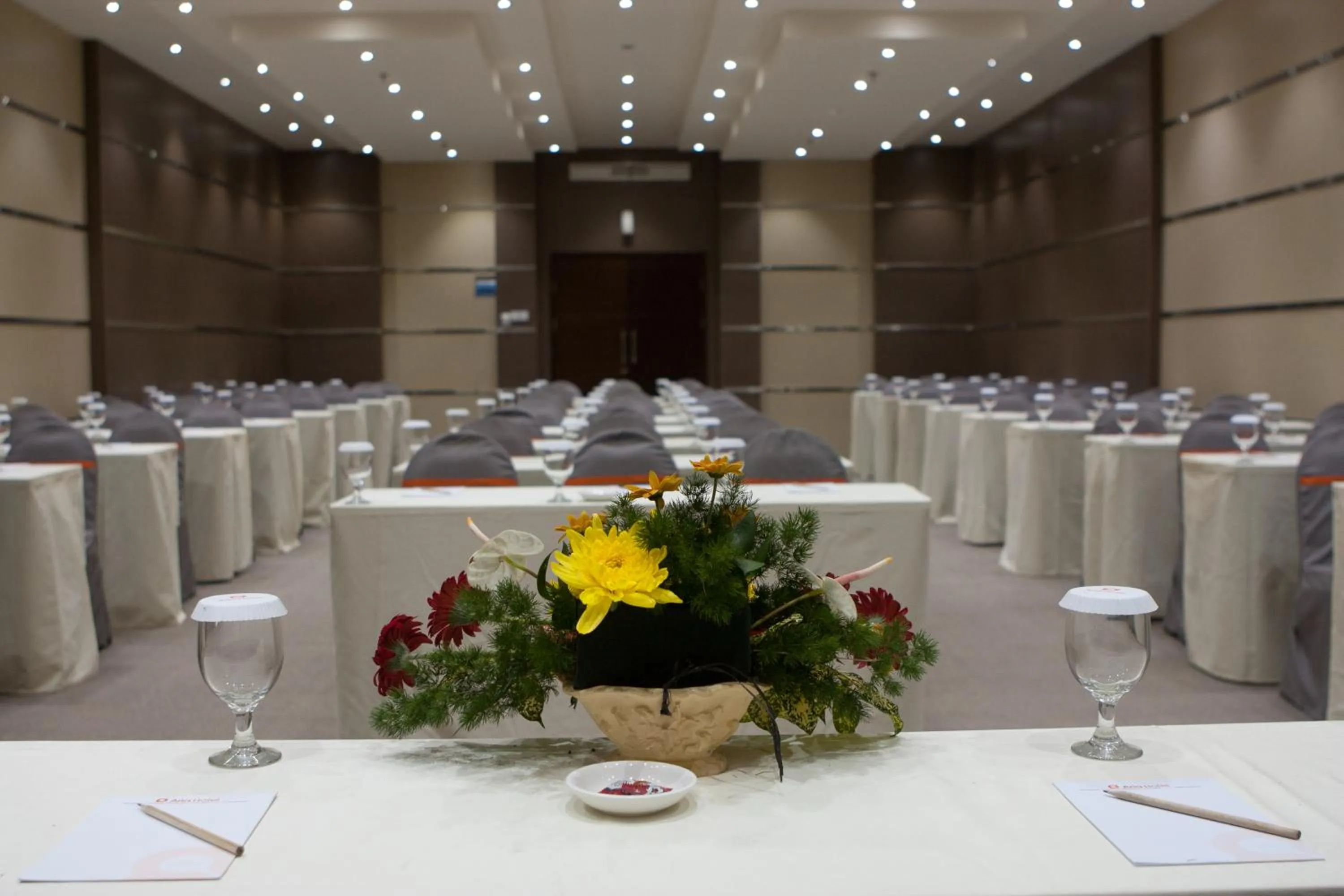Business facilities in Aria Gajayana