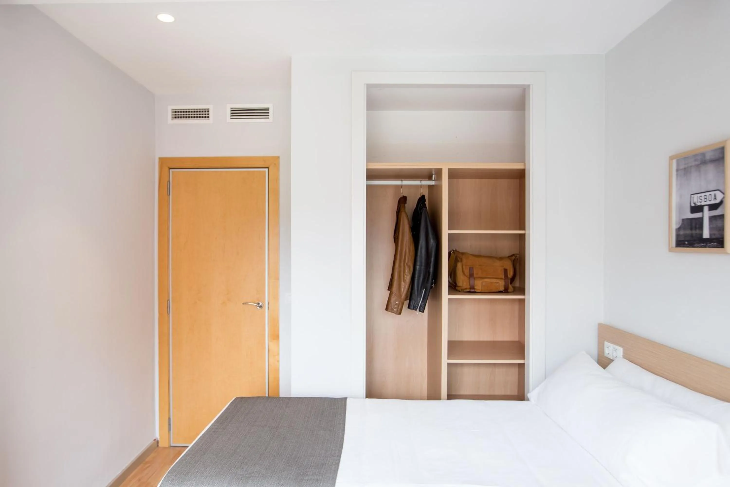 Photo of the whole room, Bed in Valenciaflats Ciudad de las Ciencias