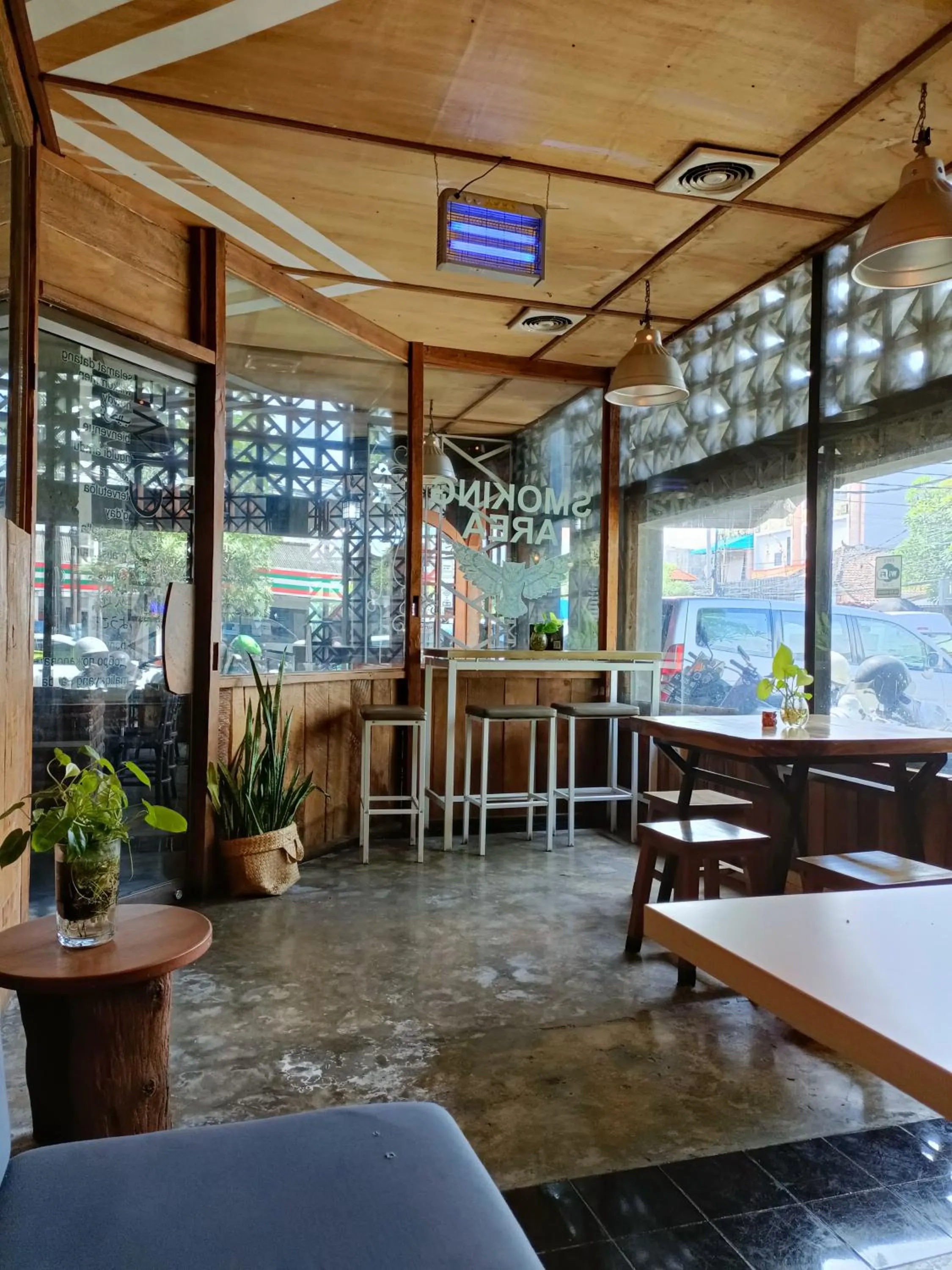 Restaurant/places to eat in J Hotel Kuta