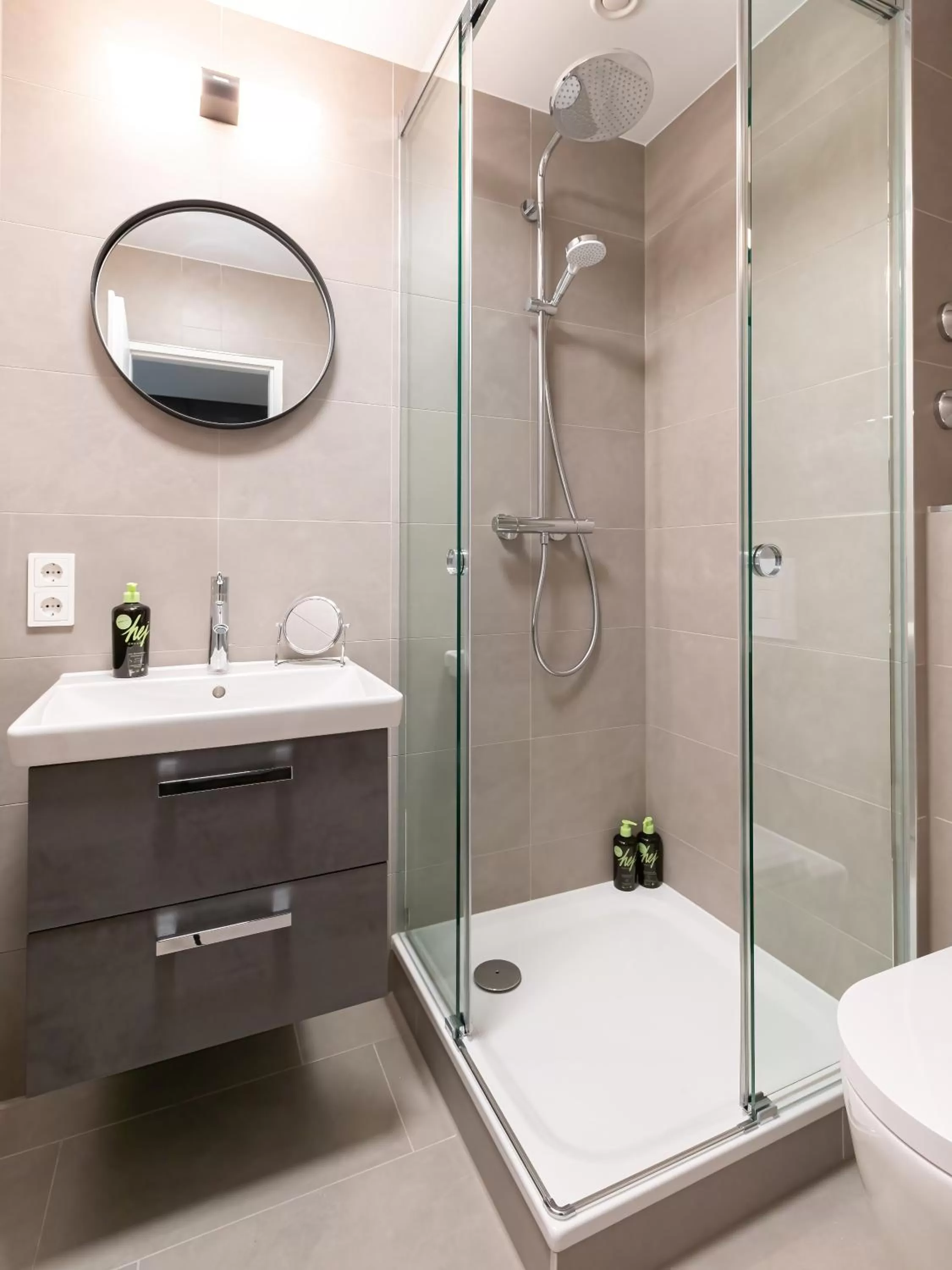 Bathroom in Limehome Berlin Luise Henriette Str - Digital Access