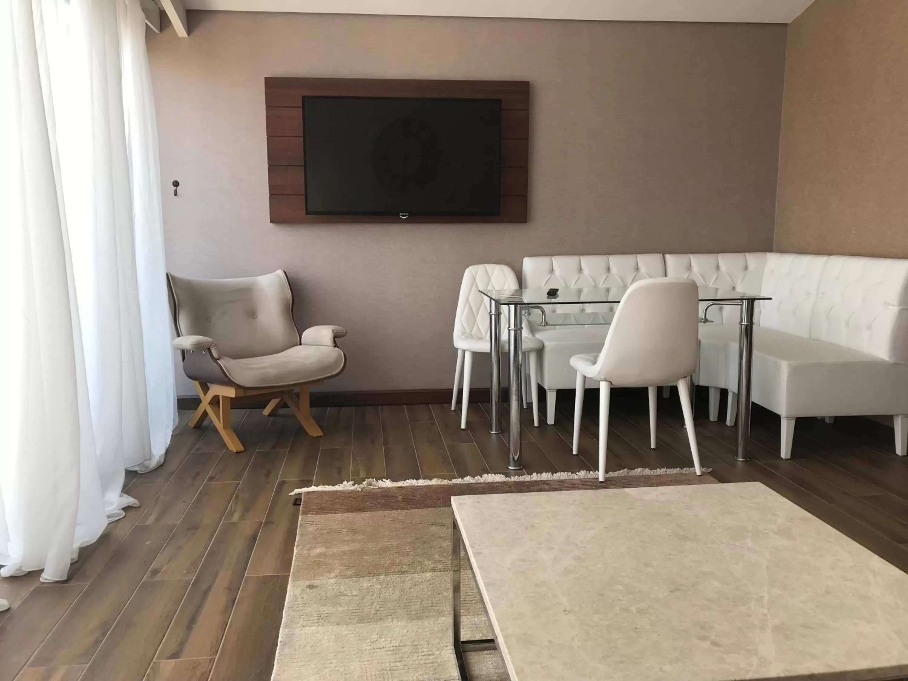 Living room in Old Port Hotel