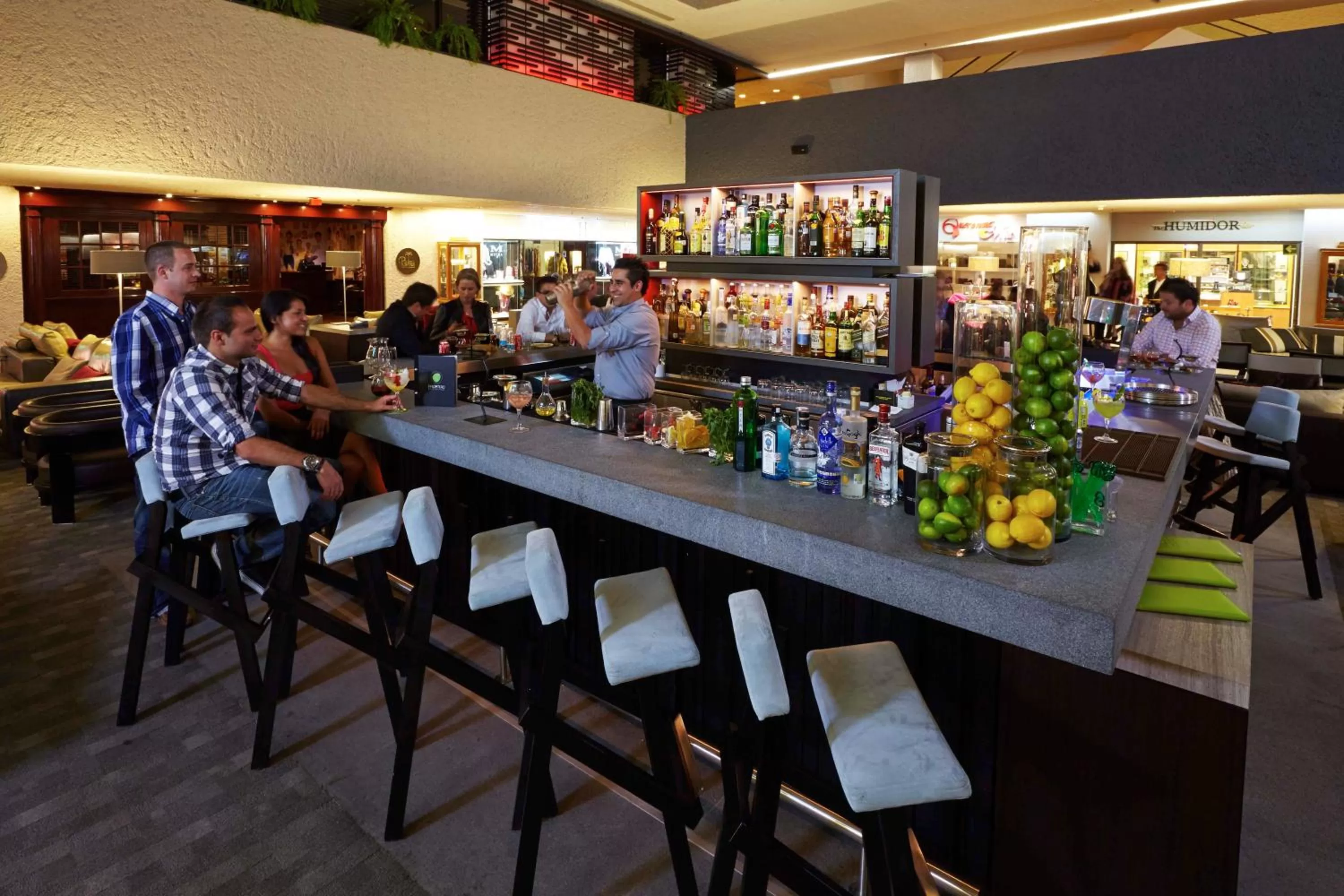 Lounge or bar in Presidente InterContinental Mexico City by IHG