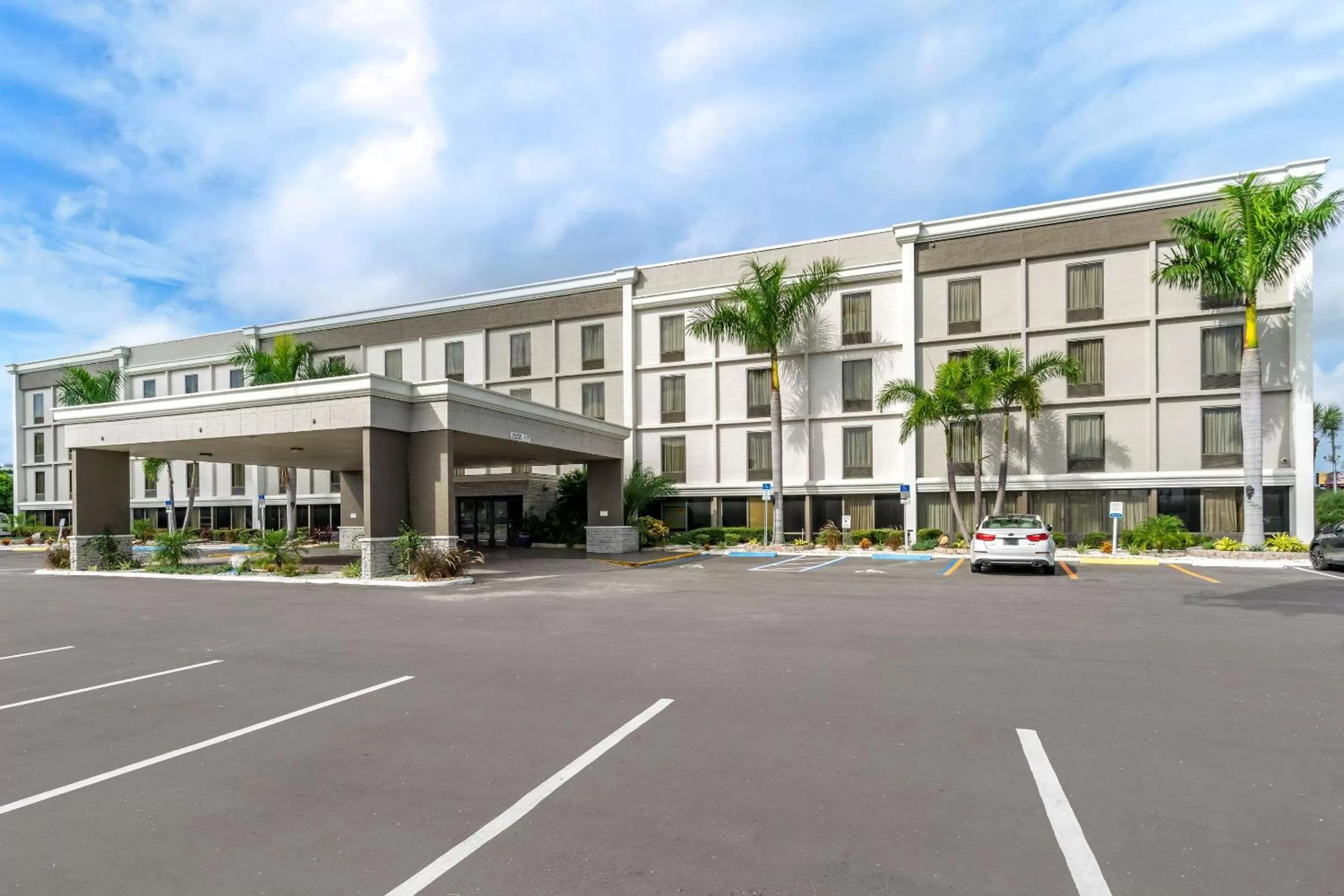Property building in Comfort Inn & Suites St Pete - Clearwater International Airport