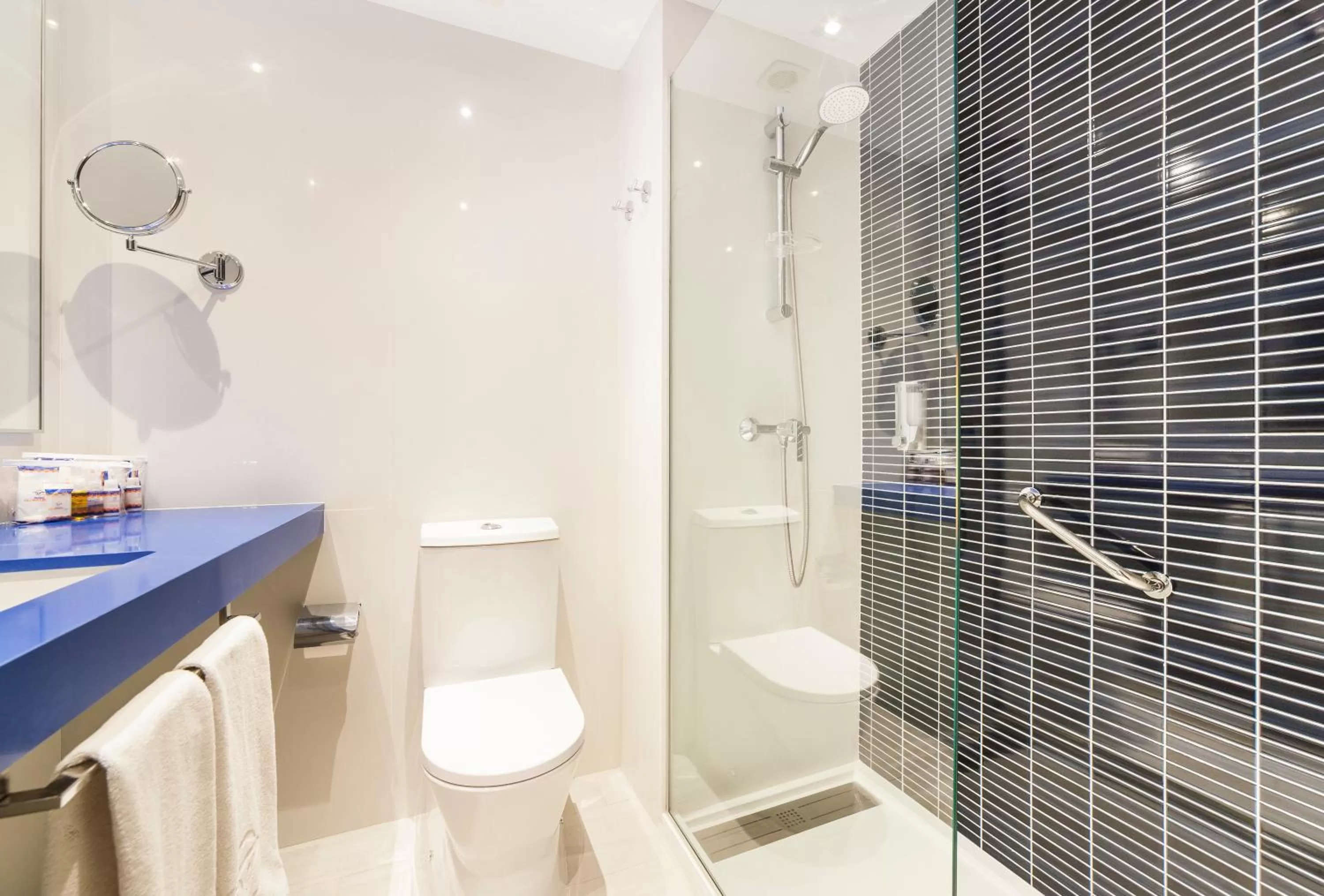 Bathroom in Globales Palmanova