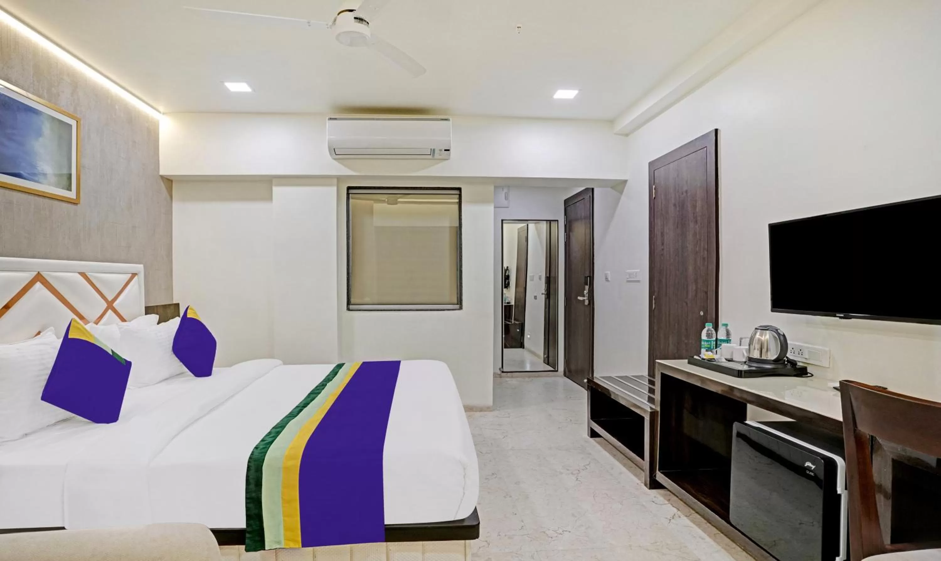 Bedroom, Bed in Treebo Premium Golden Bliss Trimurti Nagar Square