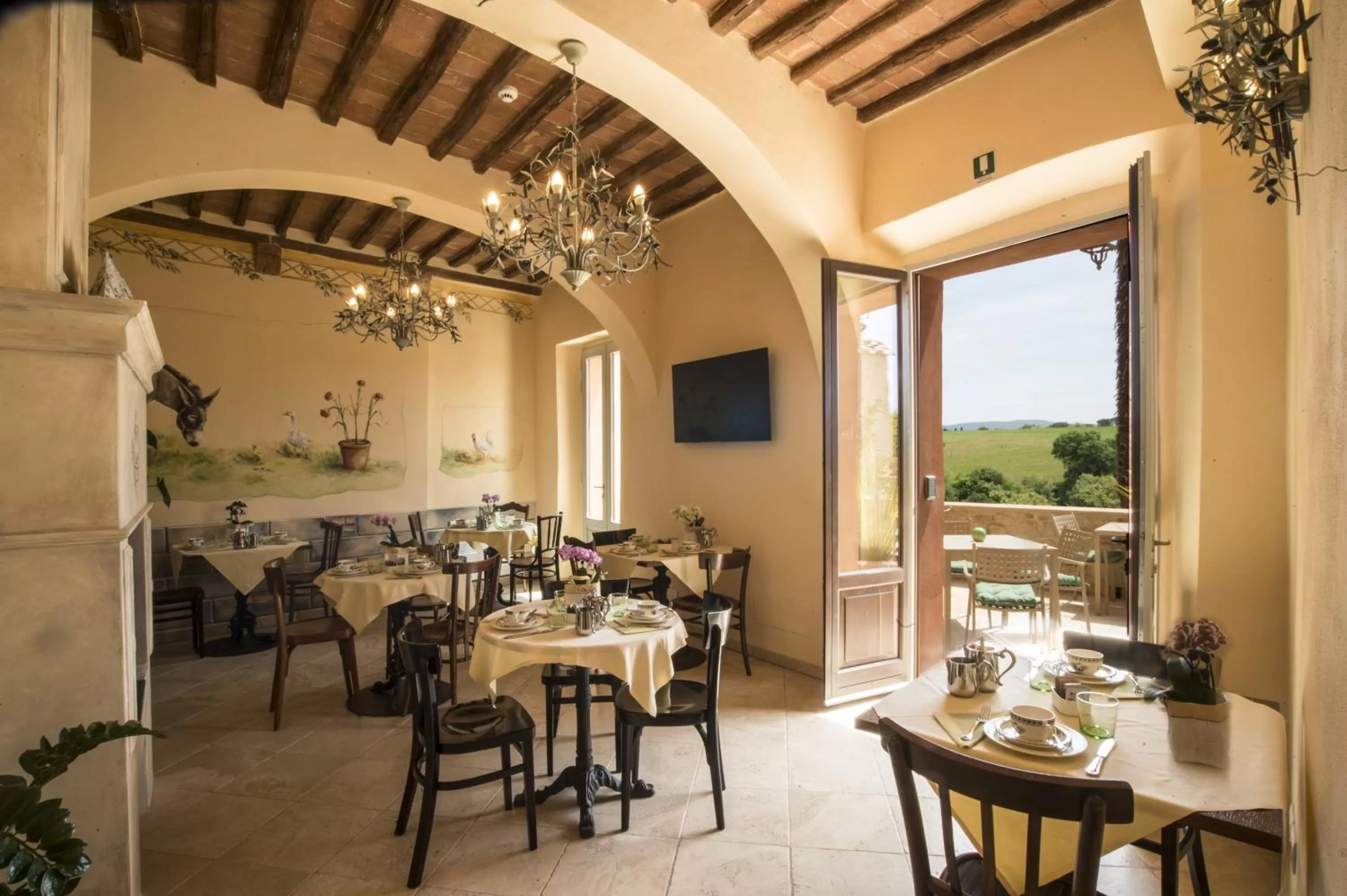 Communal lounge/ TV room in Palazzo Pacini