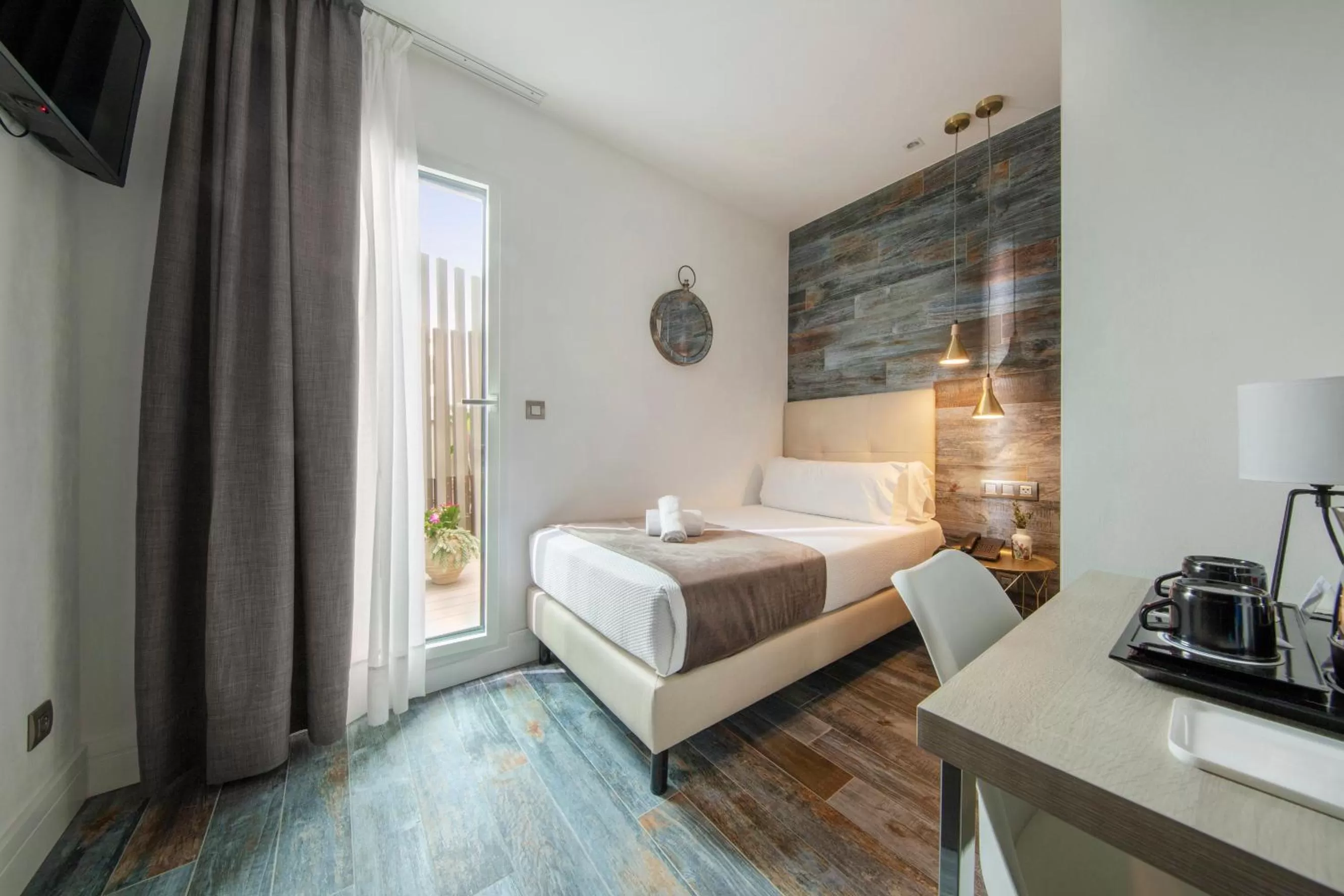 Decorative detail, Bed in Hotel Oasis