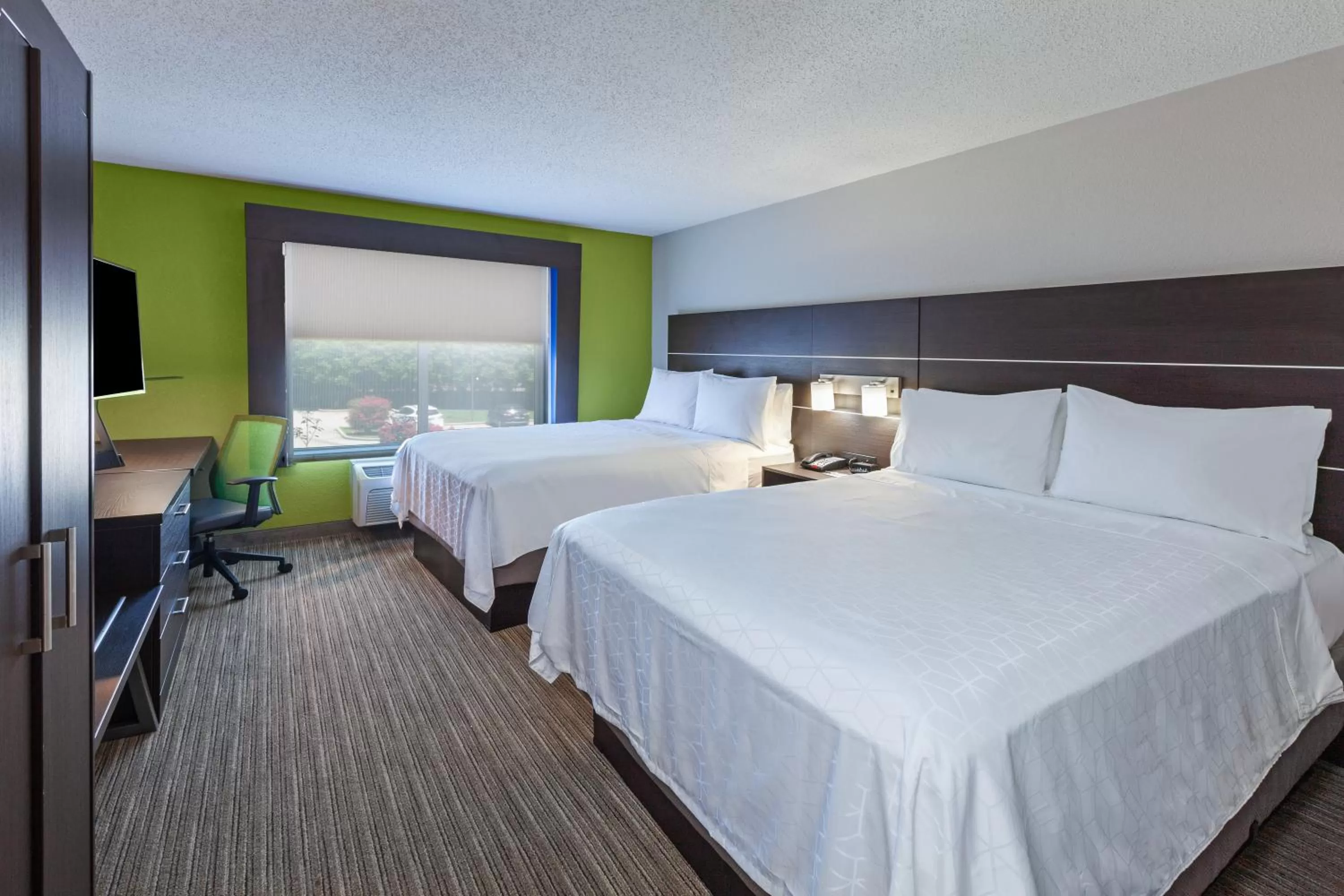 Photo of the whole room, Bed in Holiday Inn Express New Orleans East by IHG
