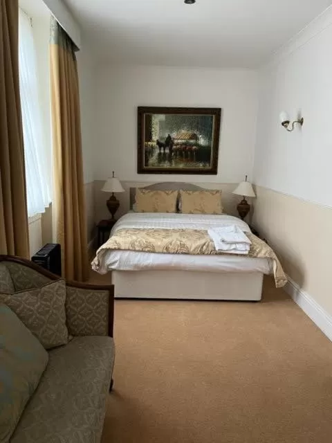 Bed in The Saracens Head Hotel