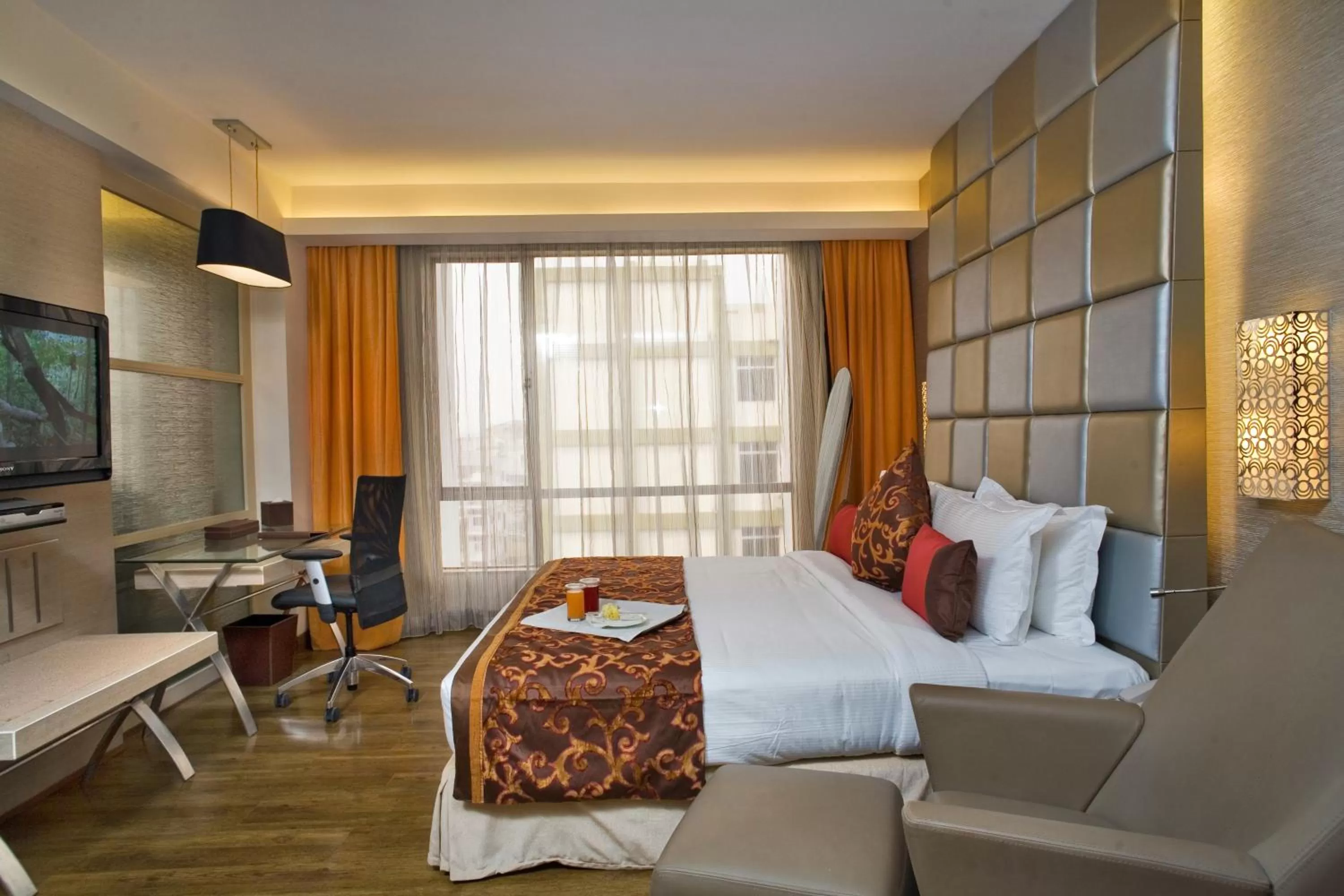 Photo of the whole room, Bed in The Sonnet Kolkata