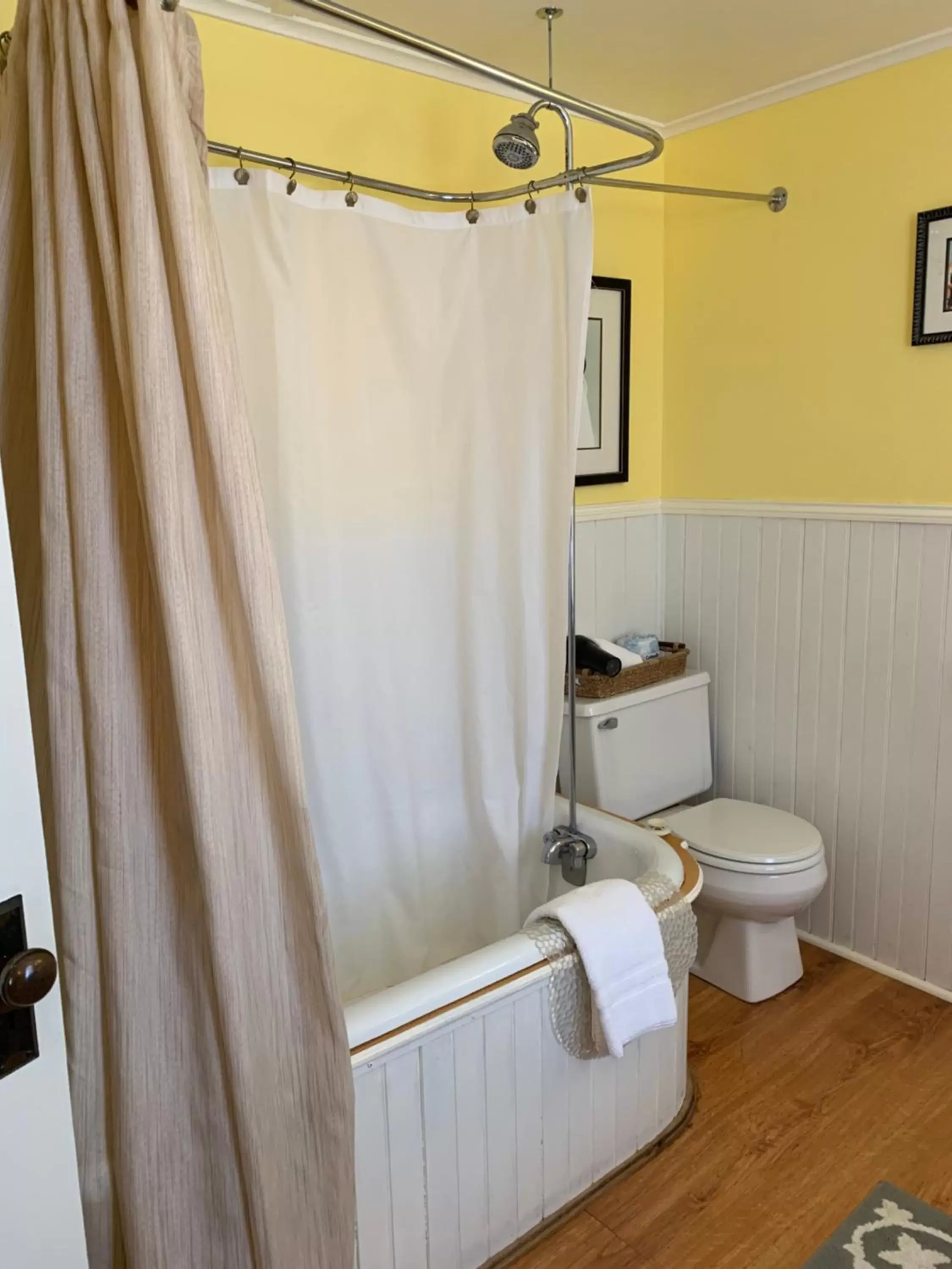 Deluxe Double Room in Waybury Inn Deluxe Double Room in Waybury Inn