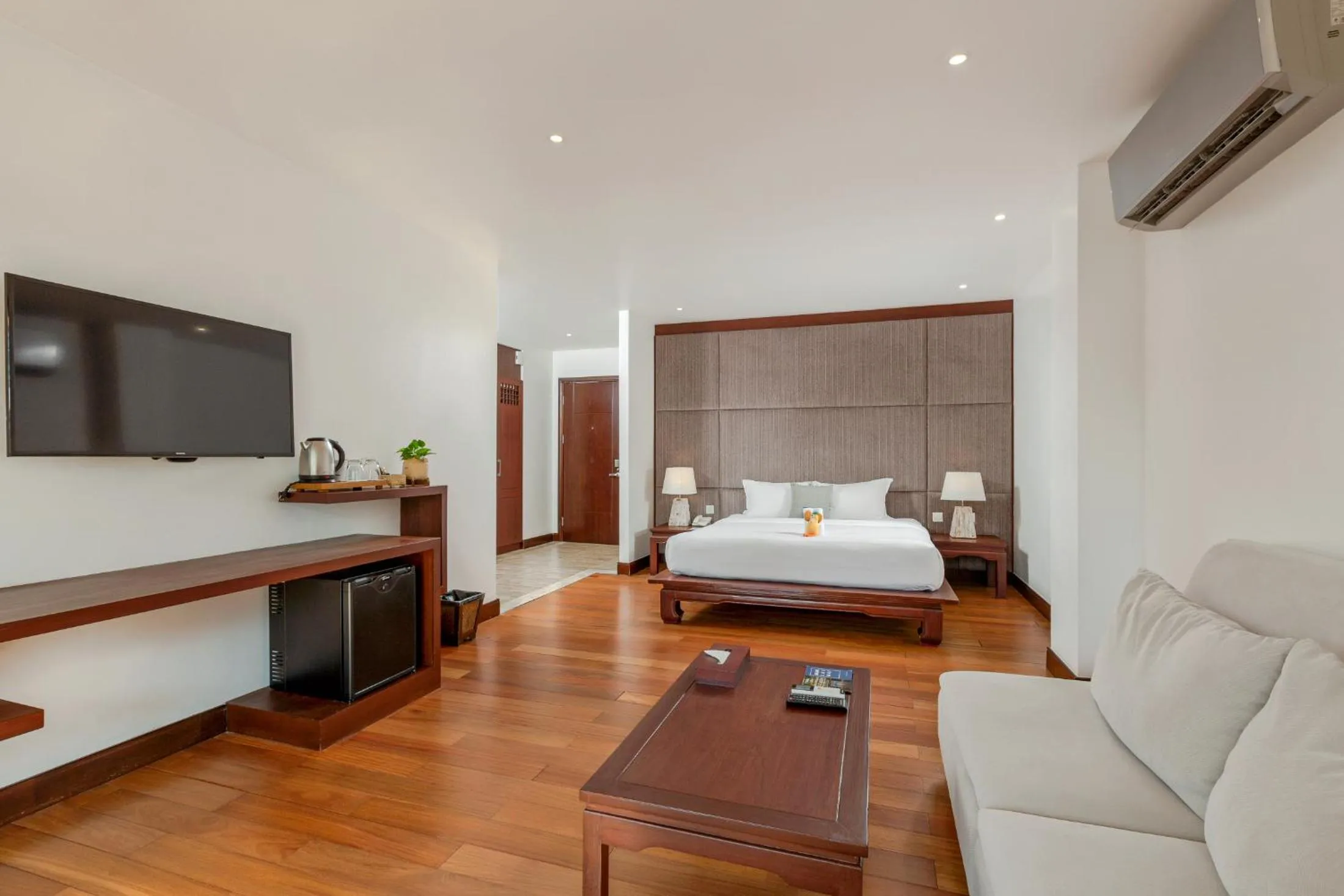 Photo of the whole room, Bed in Baan Laimai Beach Resort & Spa - SHA Extra Plus