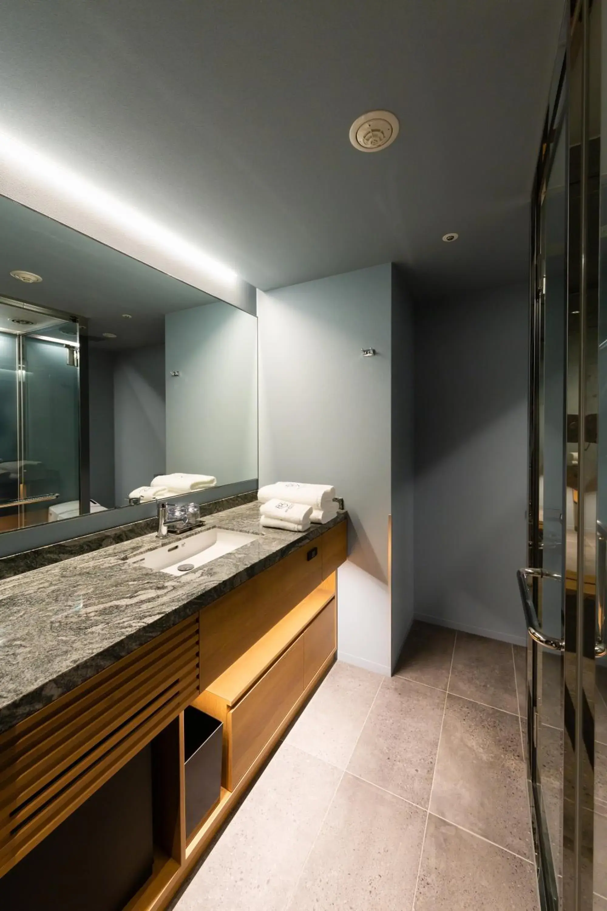 Standard King Room - single occupancy in The Royal Park Canvas - Ginza 8 Standard King Room - single occupancy in The Royal Park Canvas - Ginza 8