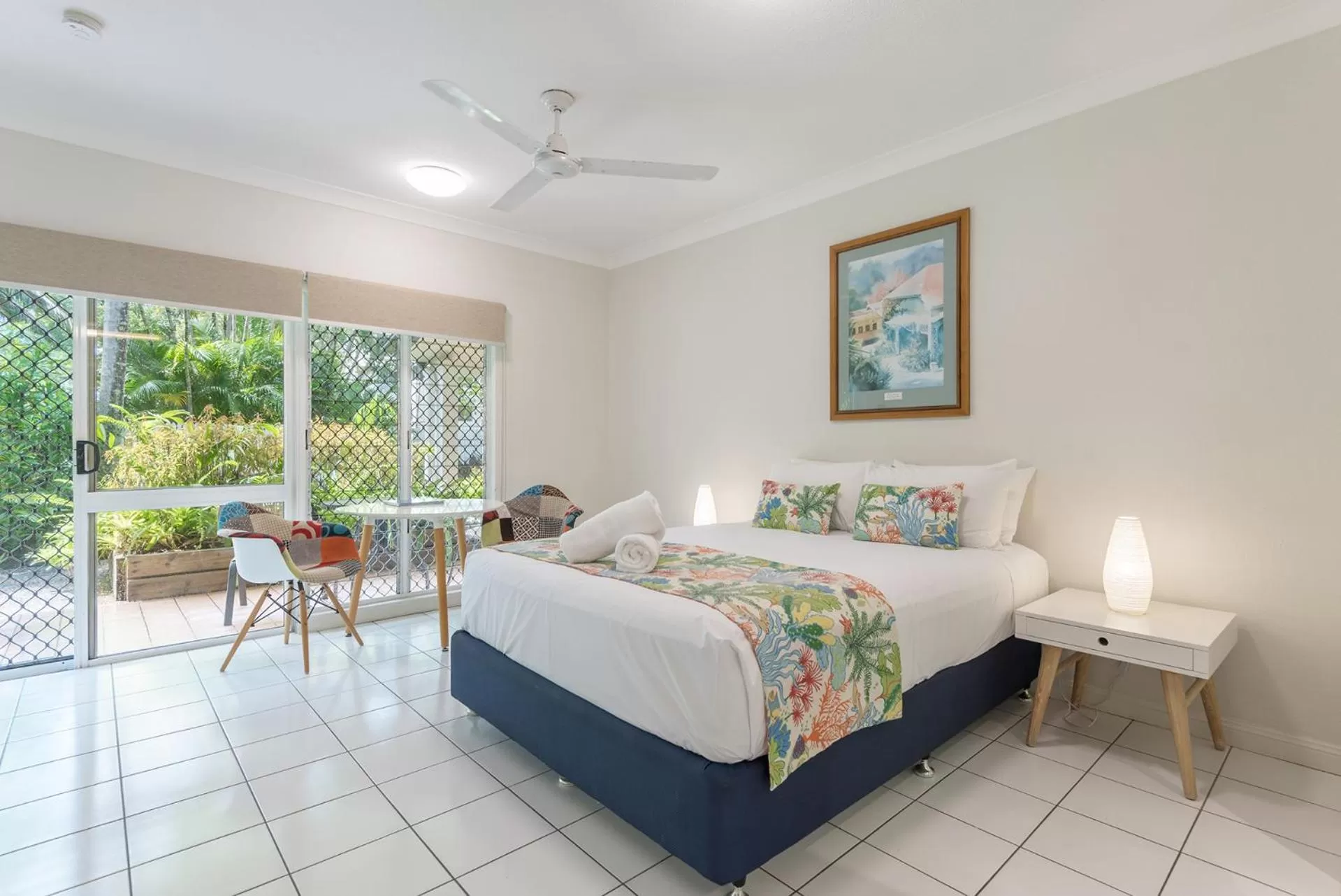 Seating area, Bed in Garrick House