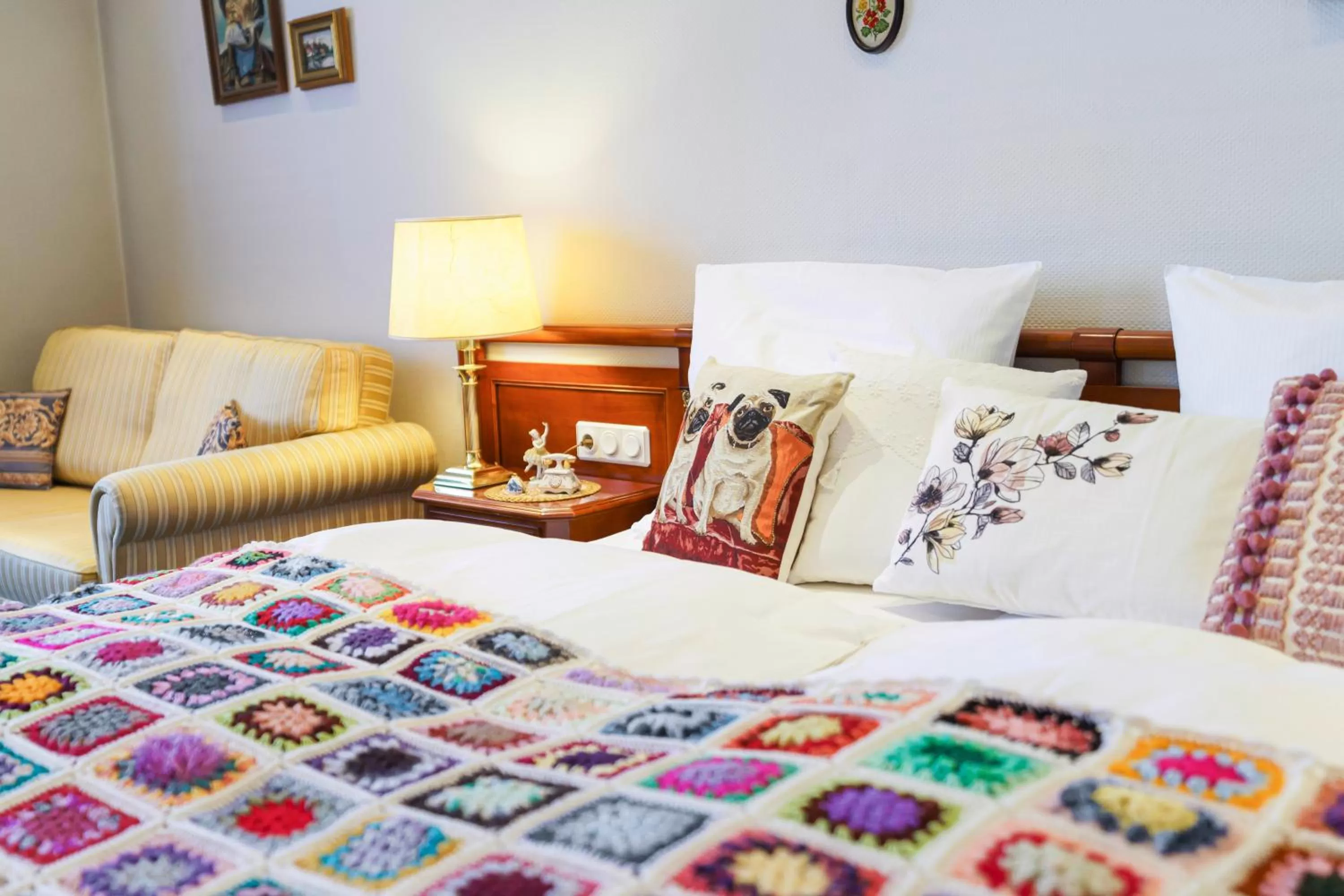 Bed in Tante ALMA's Hotel Lasthaus am Ring