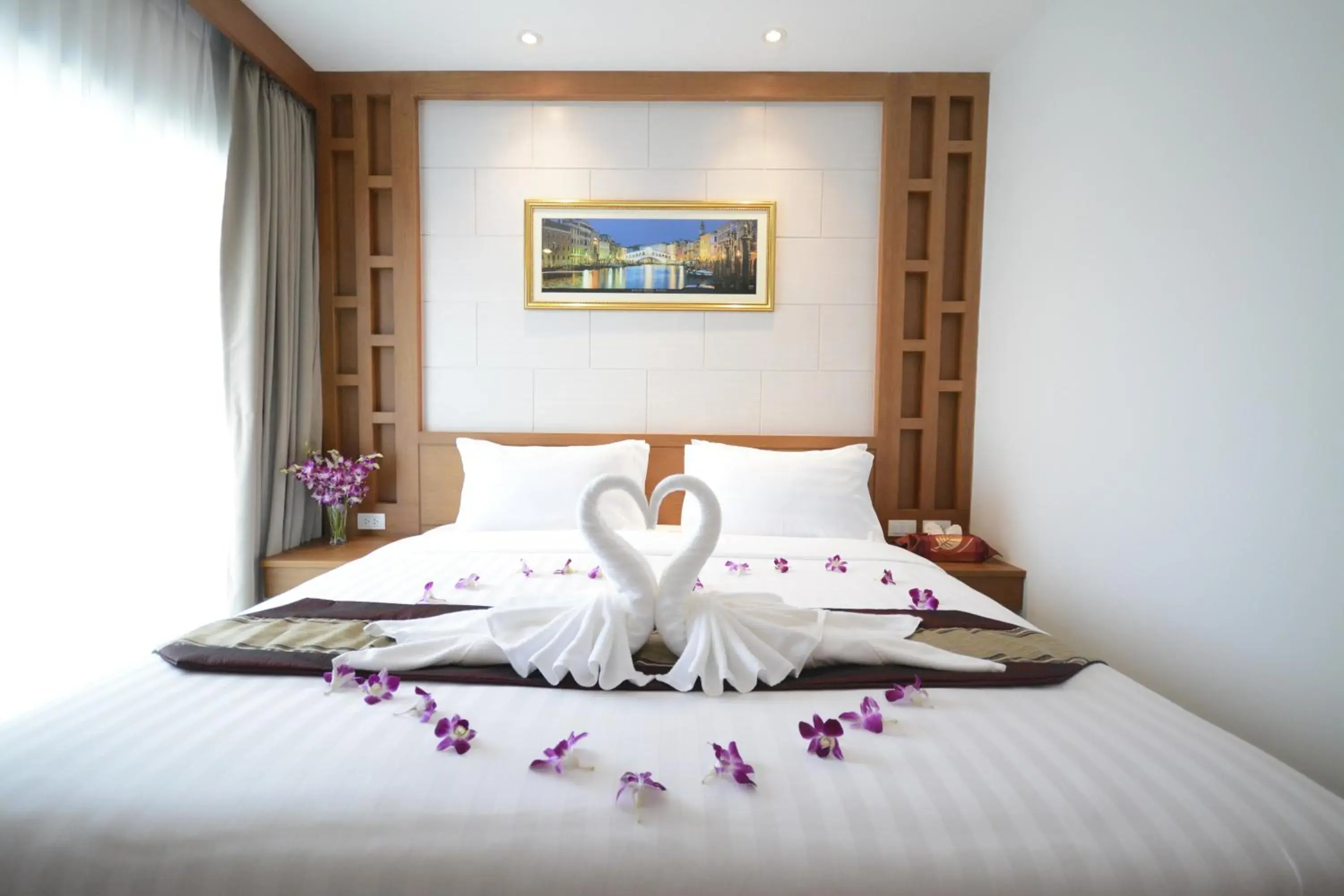 Grand Deluxe Double Room in The Patong Center Hotel Grand Deluxe Double Room in The Patong Center Hotel