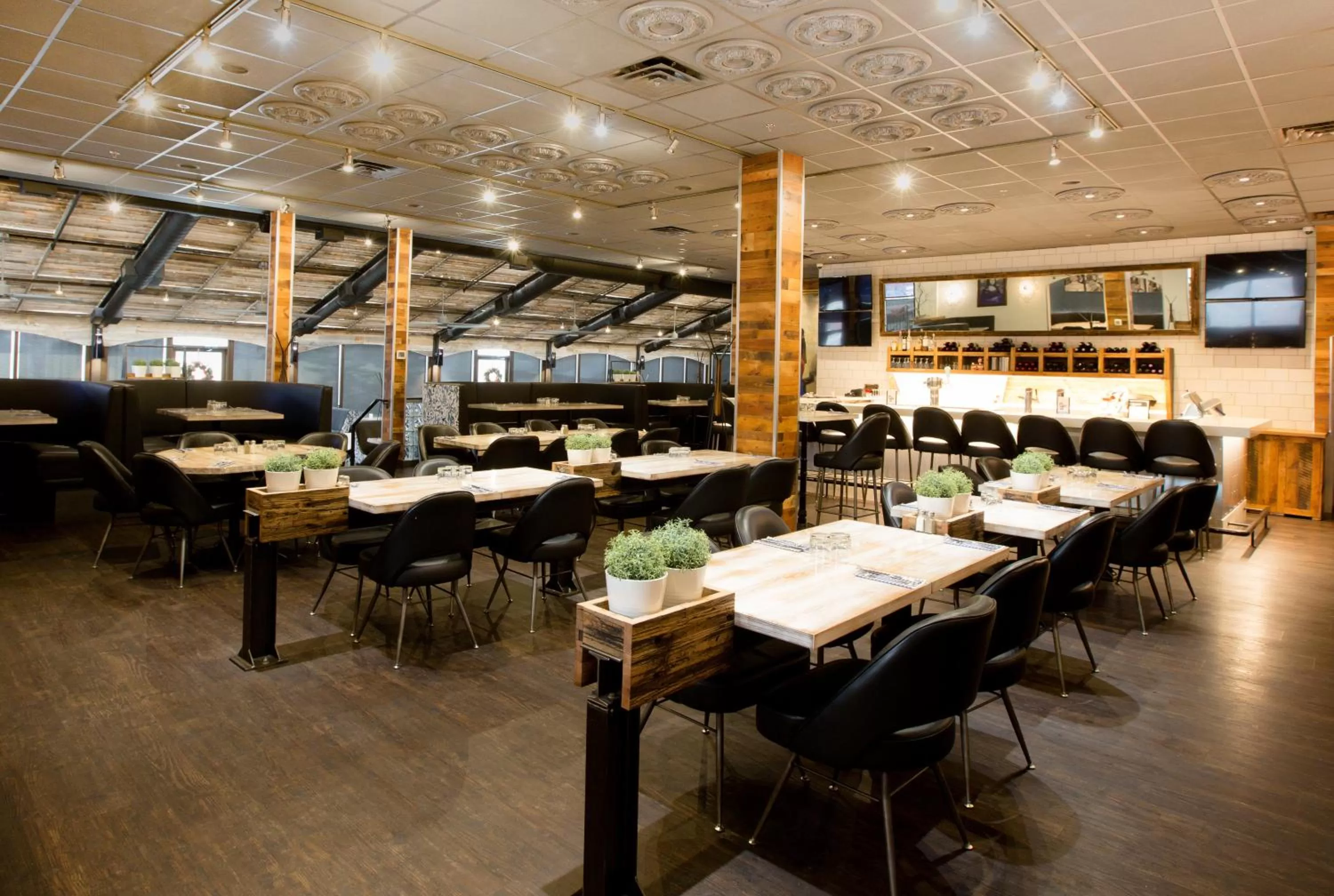 Restaurant/places to eat in Sandman Signature Lethbridge Lodge