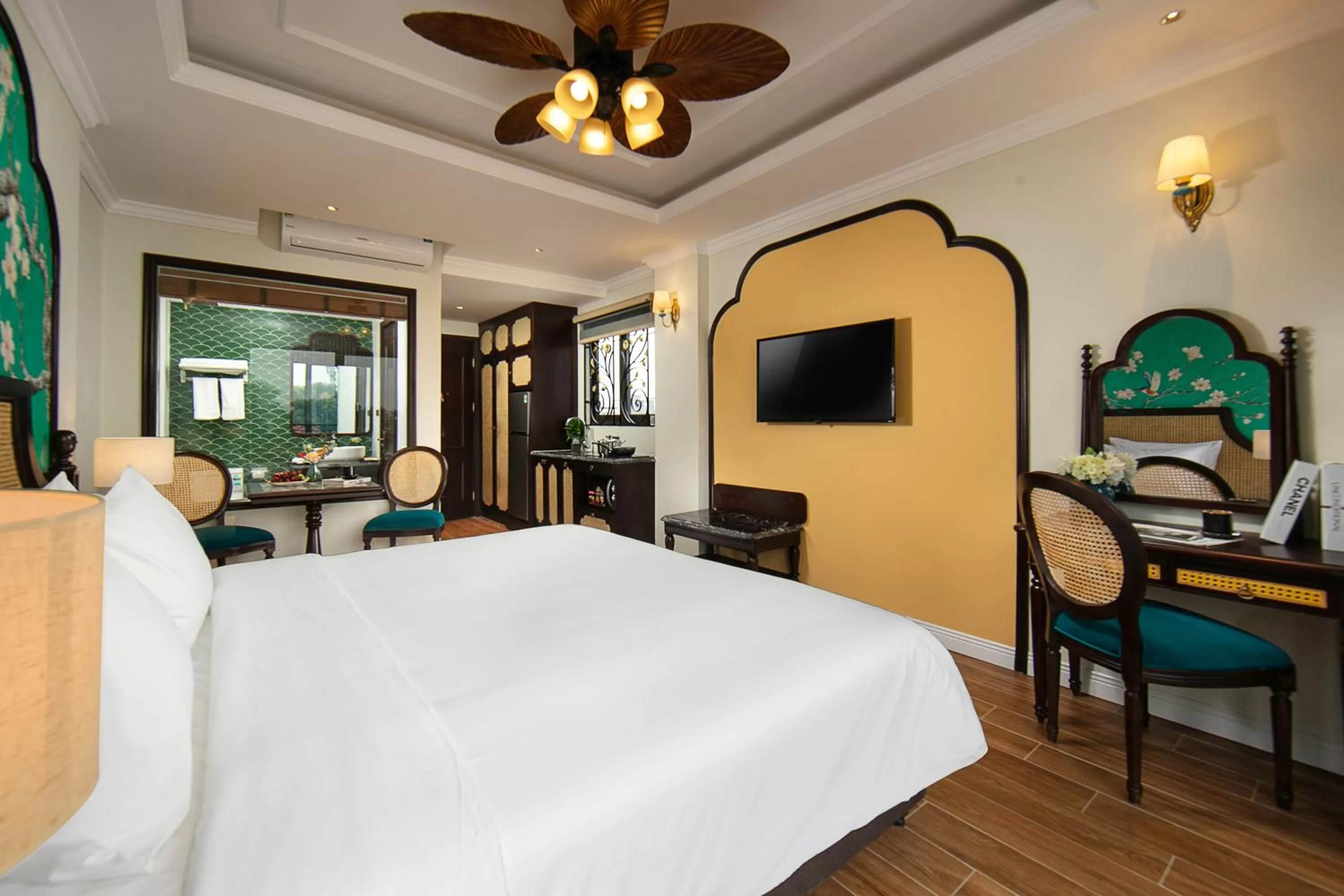 View (from property/room), Bed in La Passion Hanoi Hotel & Apartment