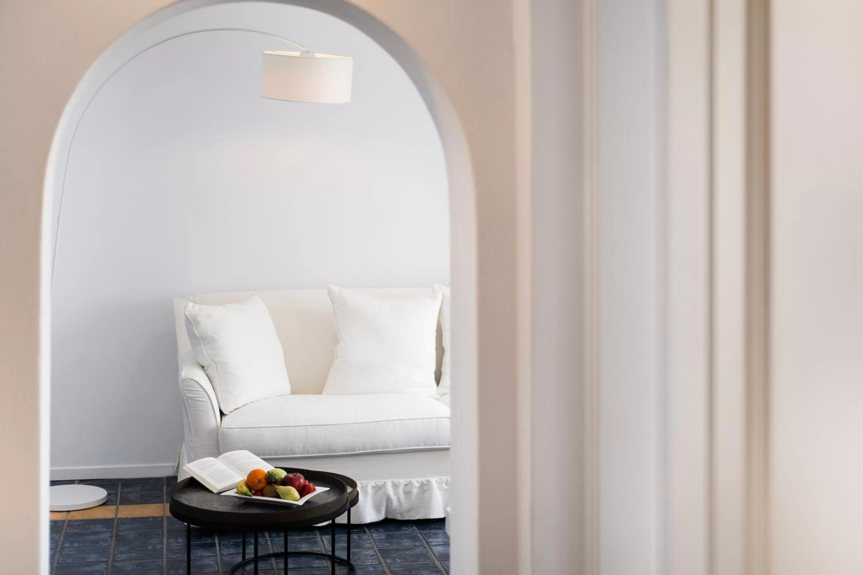 Bed in Lilium Hotel Santorini