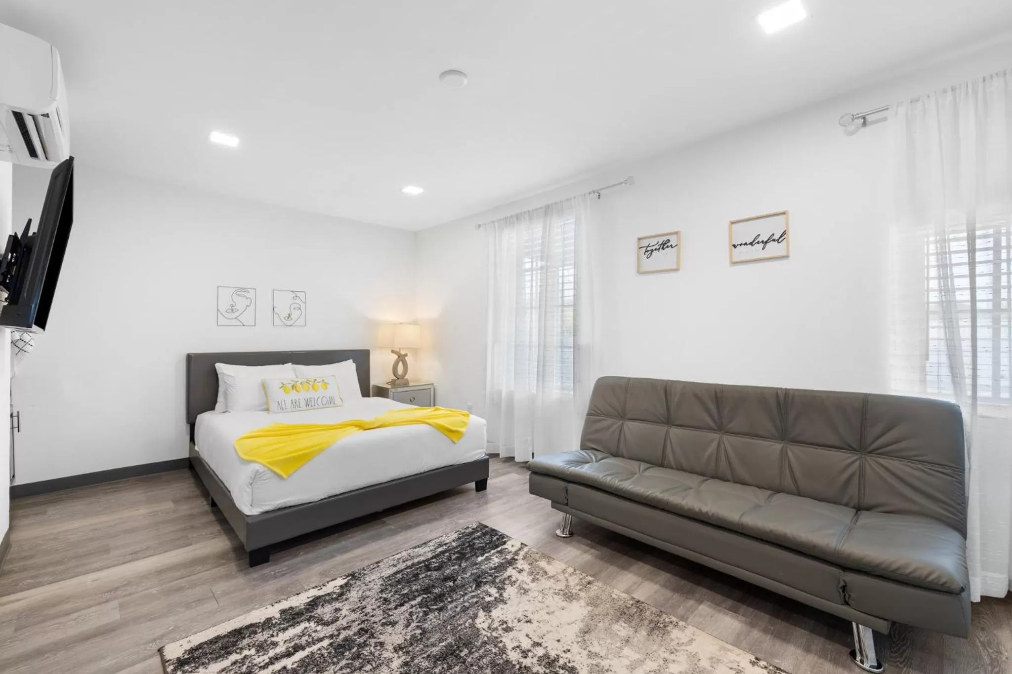 Living room in Sunset Inn-South Miami