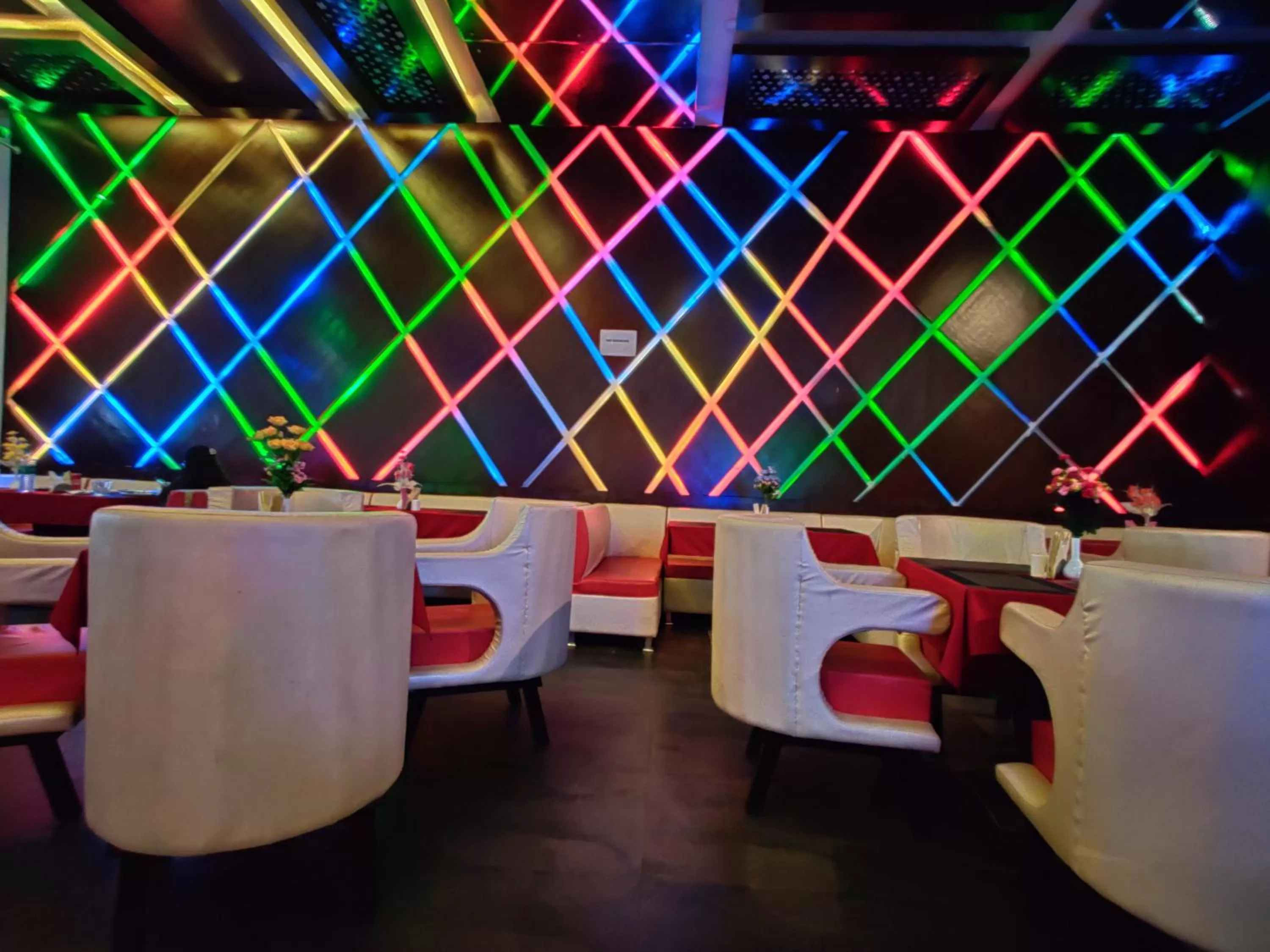 Restaurant/places to eat in Hotel Suktara International