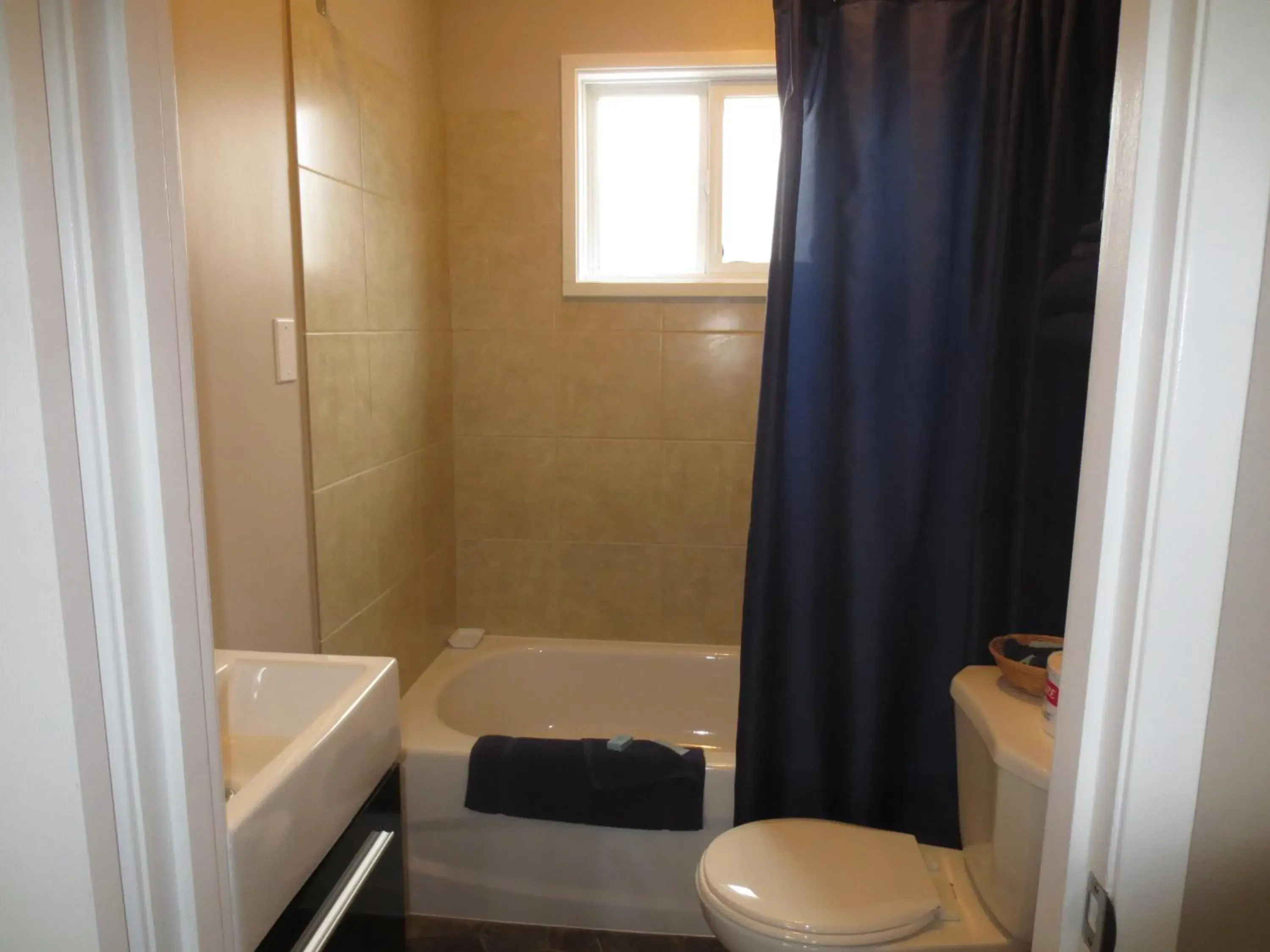 Superior Queen Room in Overlander Motel Superior Queen Room in Overlander Motel