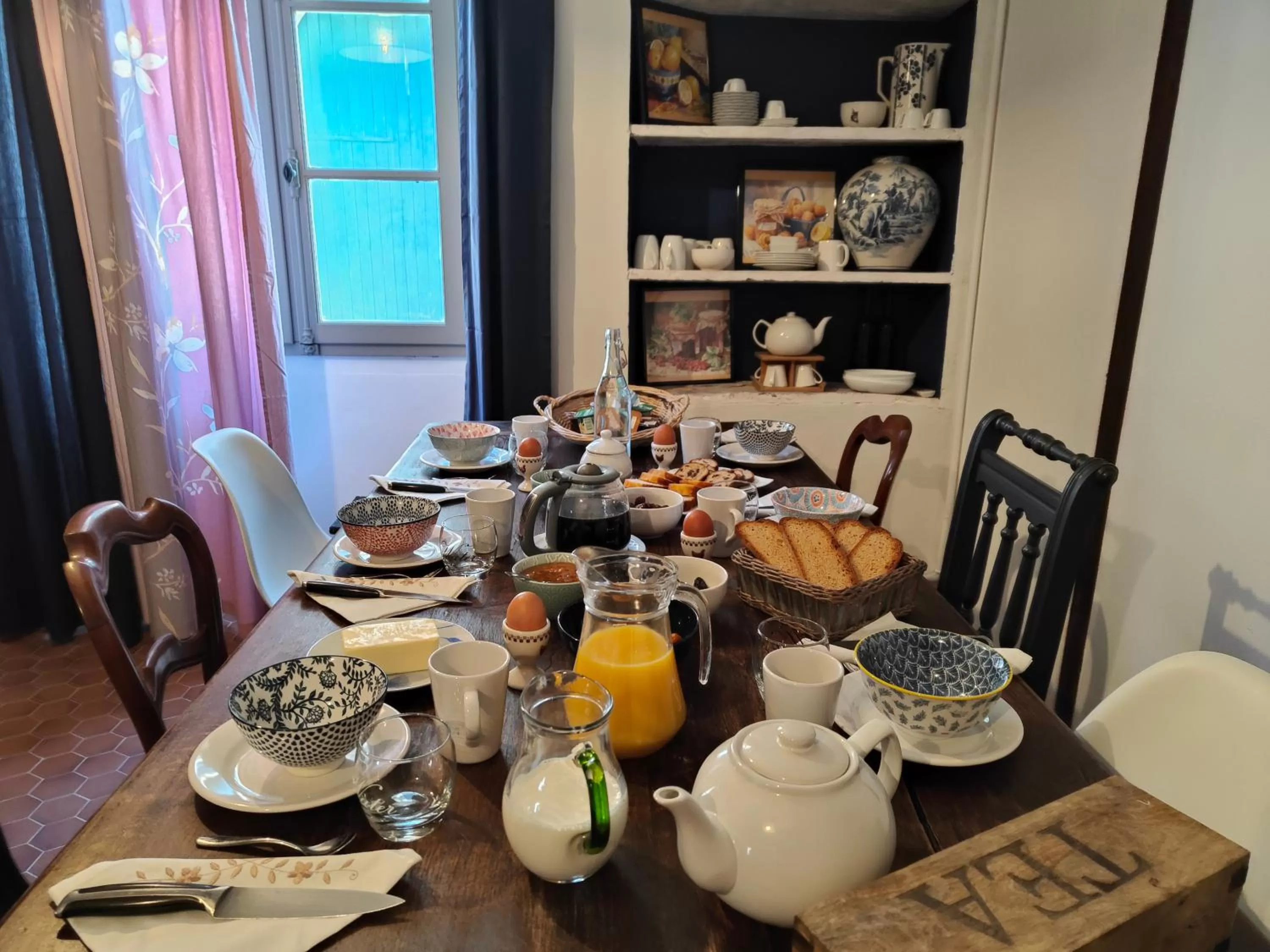 Restaurant/places to eat, Breakfast in Le Chat Botté Chambres et Table d'hôte sur réservation