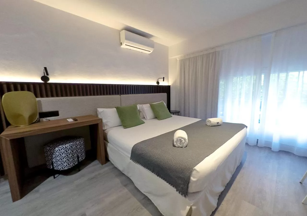 Photo of the whole room, Bed in ISA Sevilla Suites