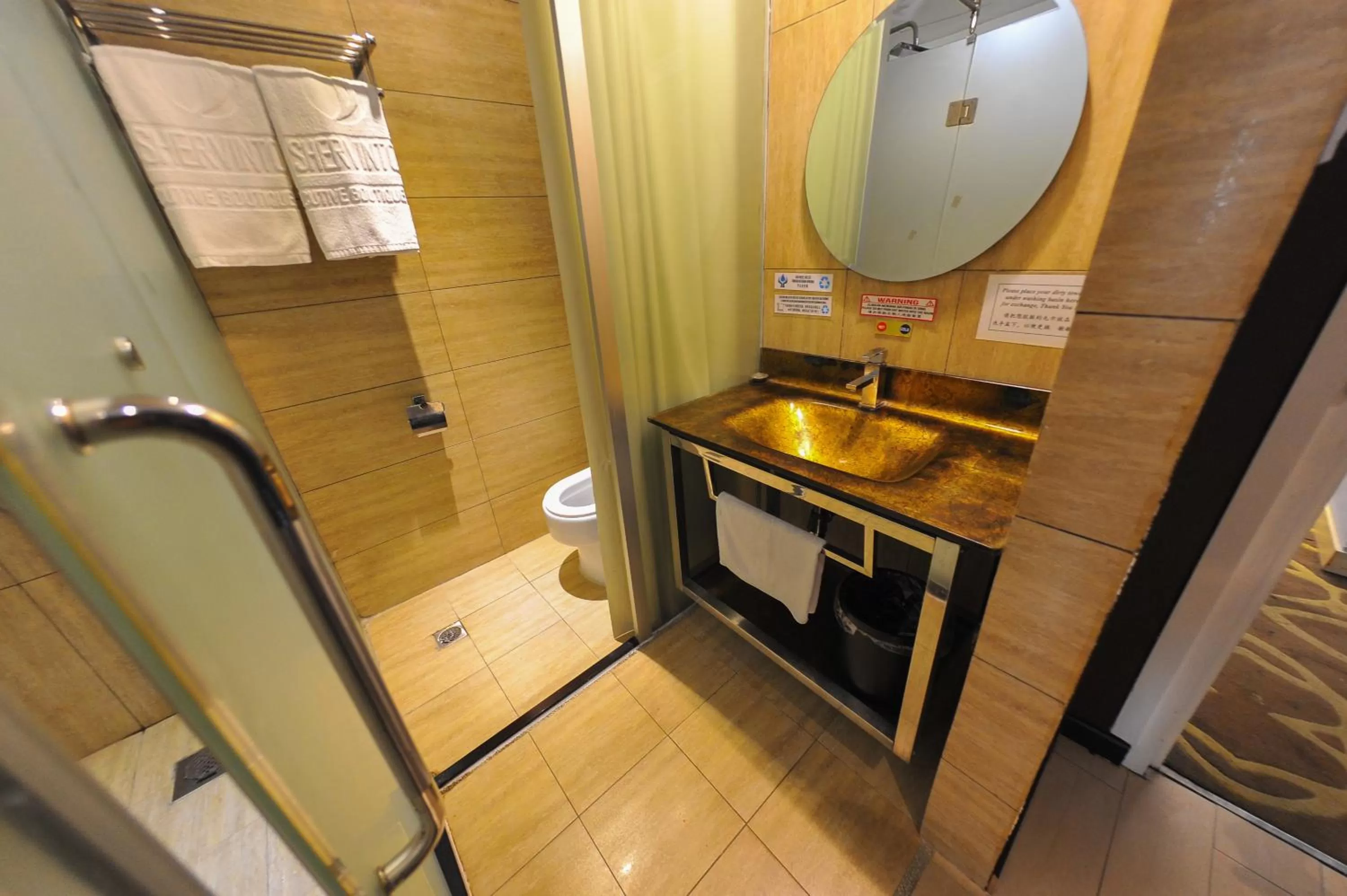 Toilet in Shervinton Executive Boutique Hotel