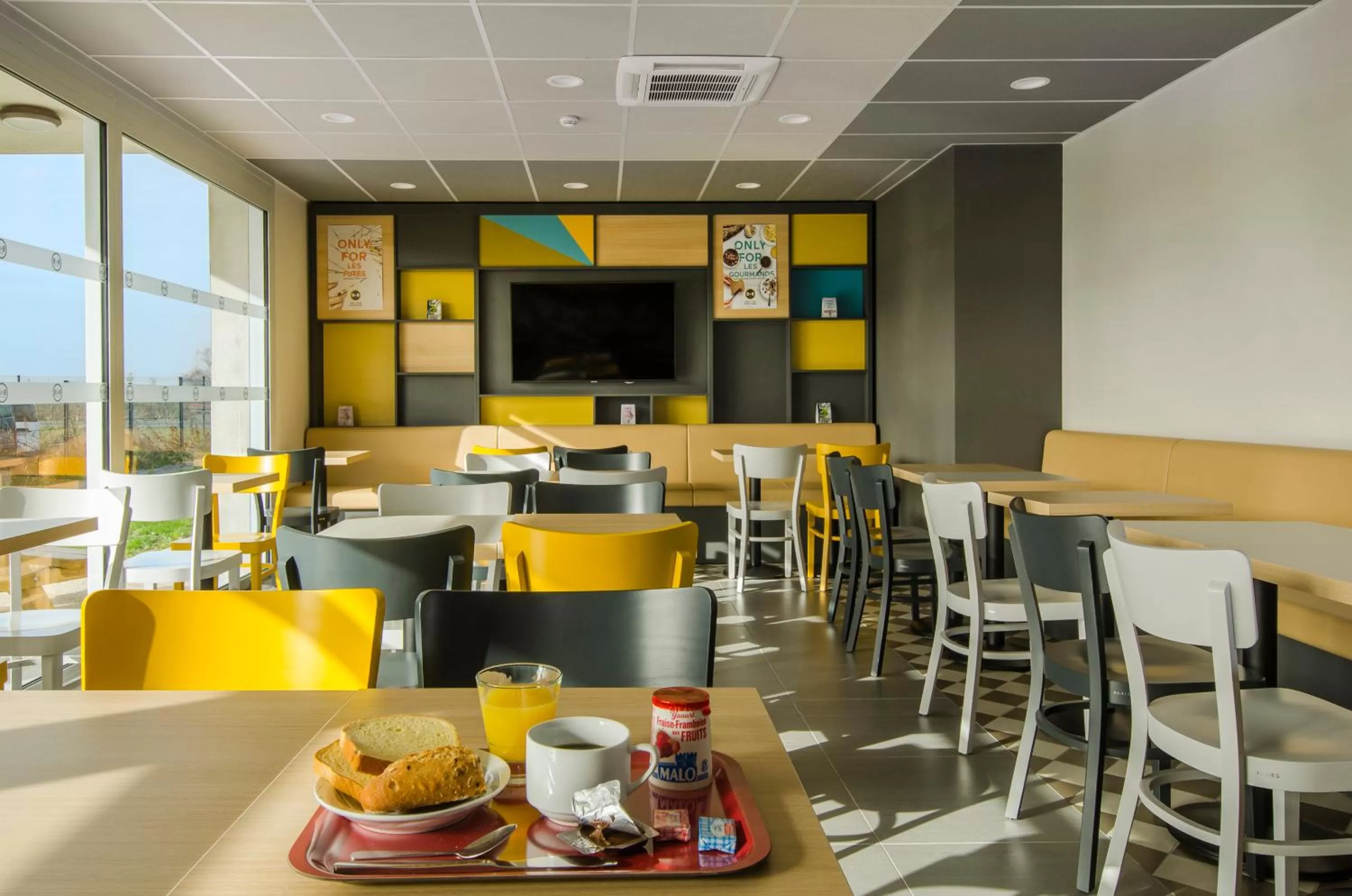 Restaurant/places to eat in B&B HOTEL Montargis-Amilly