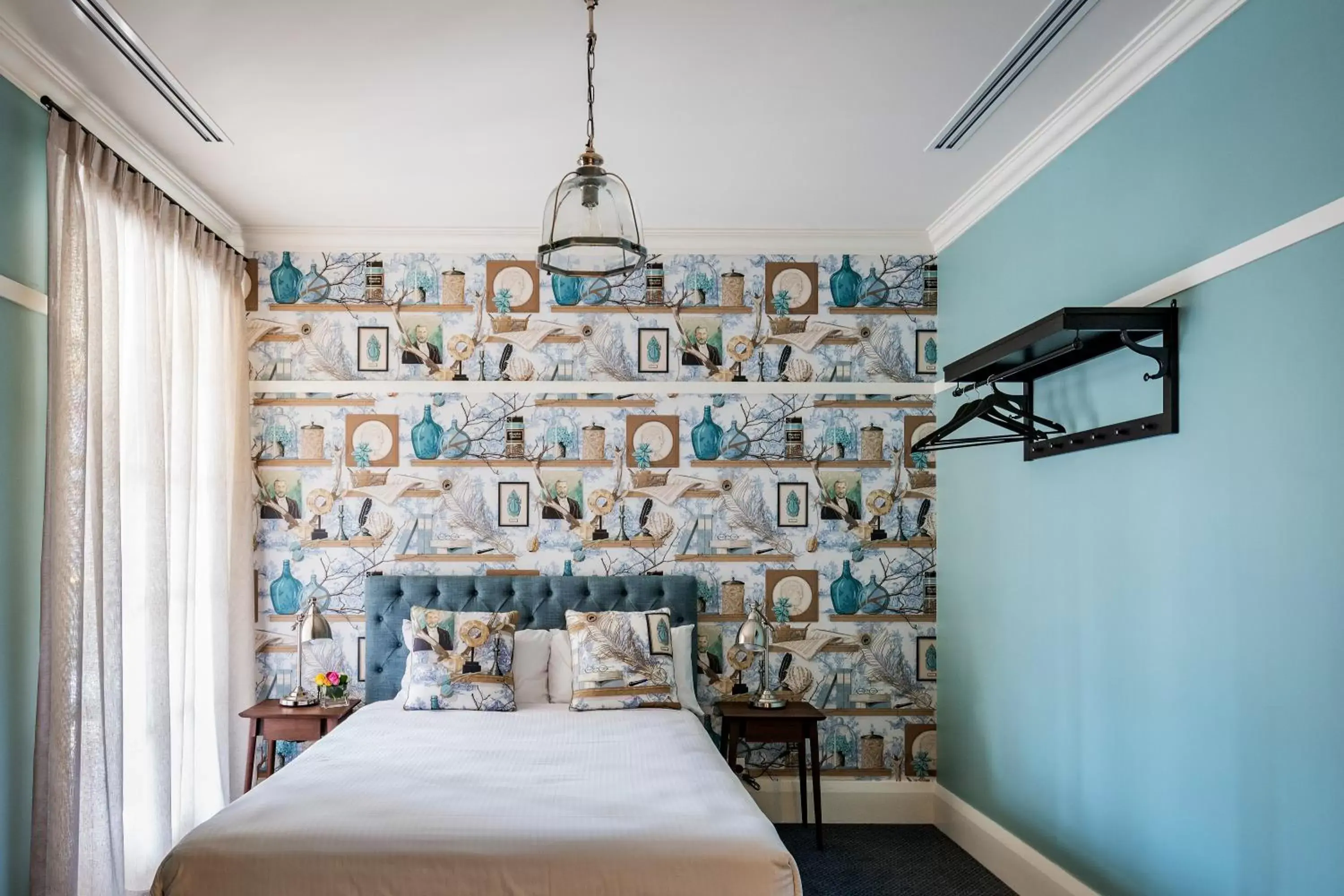 Queen Room in The North Sydney Hotel Queen Room in The North Sydney Hotel