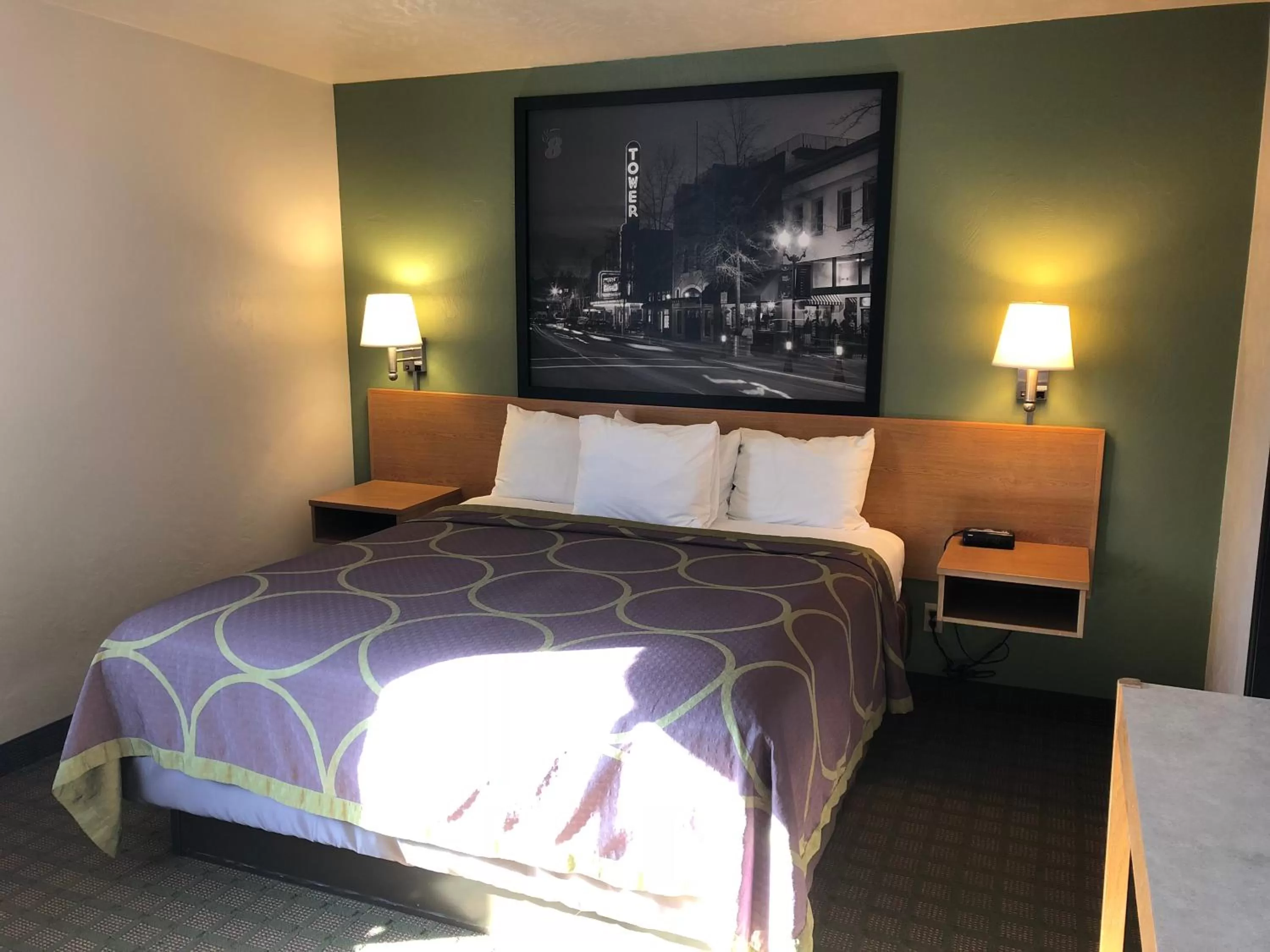 Bedroom, Bed in Super 8 by Wyndham Bend