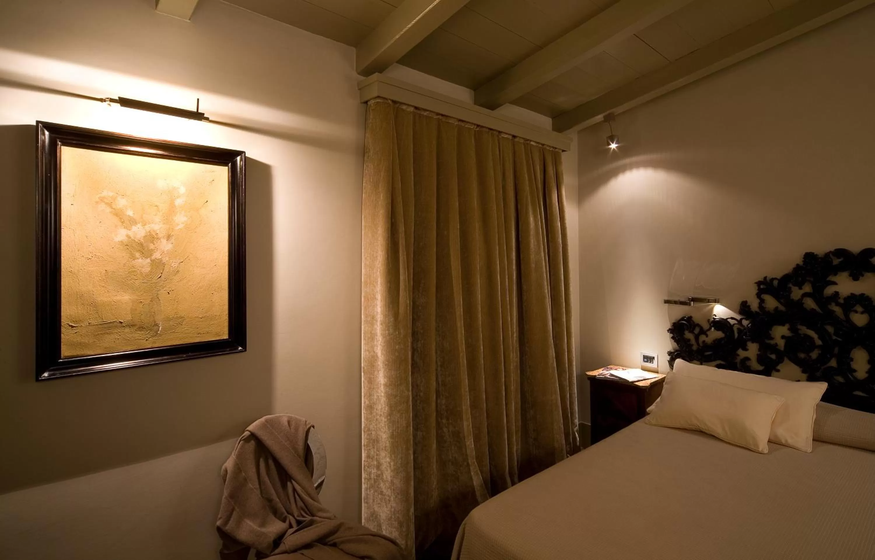 Decorative detail, Bed in Hotel Balestri - WTB Hotels