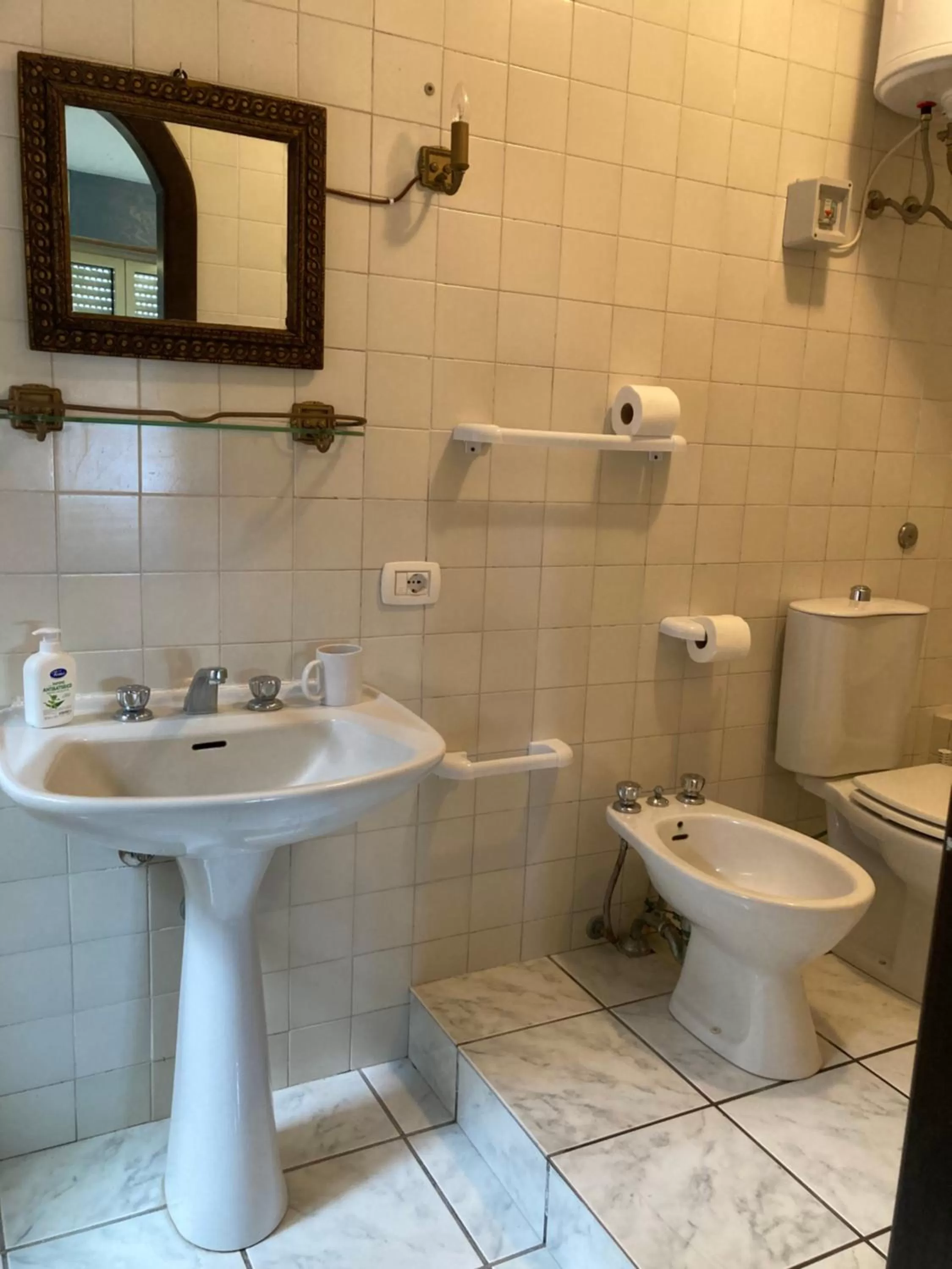 Bathroom in Aci Brezza di Mare