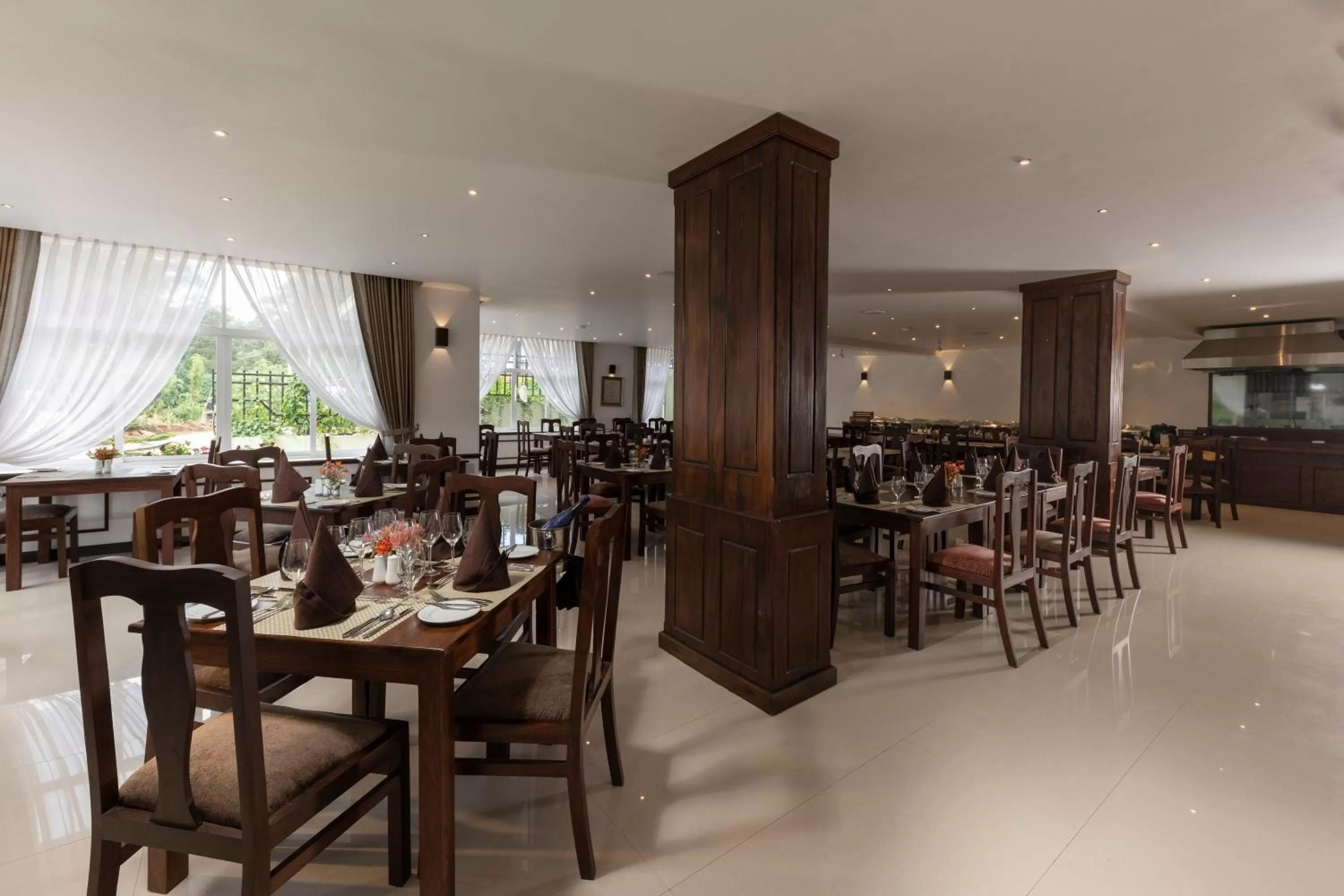 Restaurant/places to eat in Galway Heights Hotel