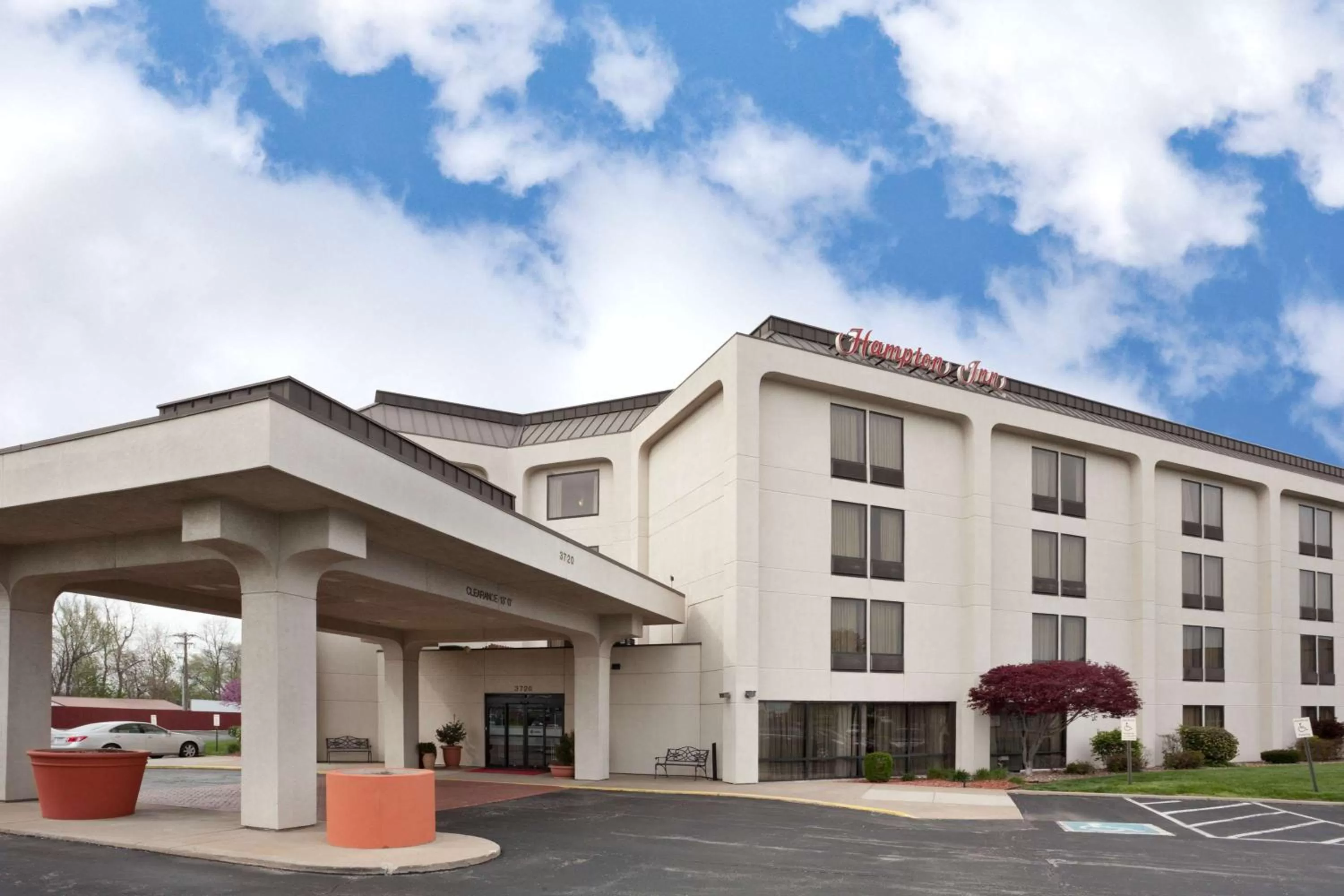 Property building in Hampton Inn St Charles St Peters