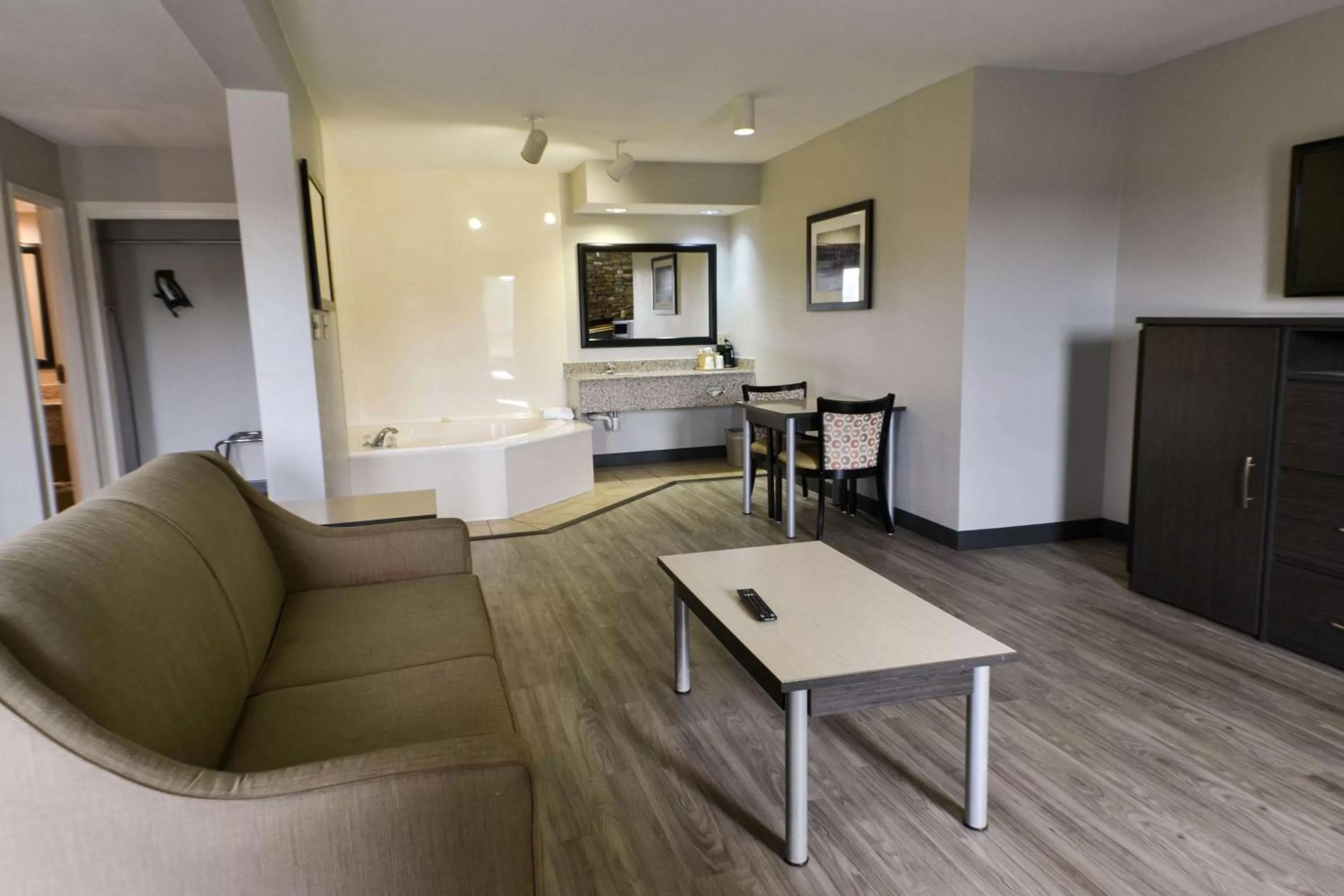 Photo of the whole room in Best Western Cades Cove Inn