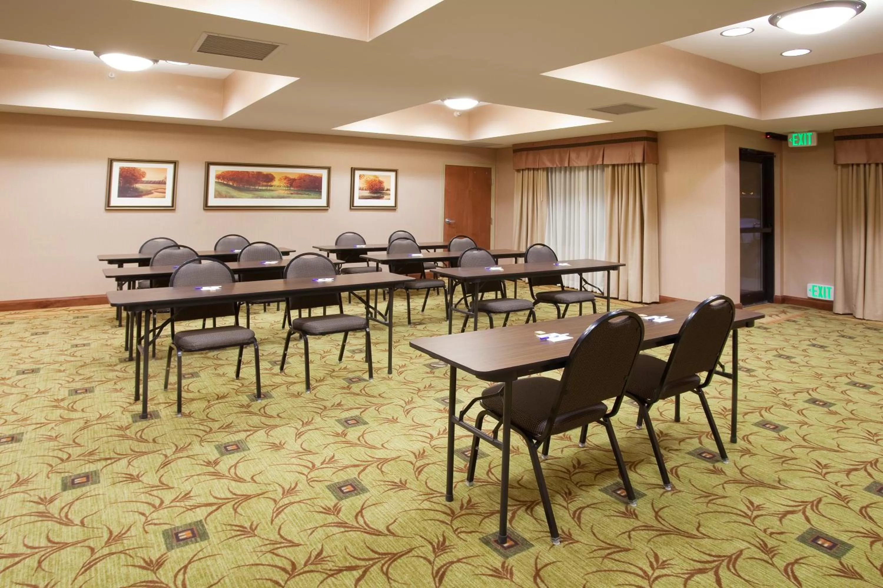 Meeting/conference room in Holiday Inn Express Rawlins by IHG