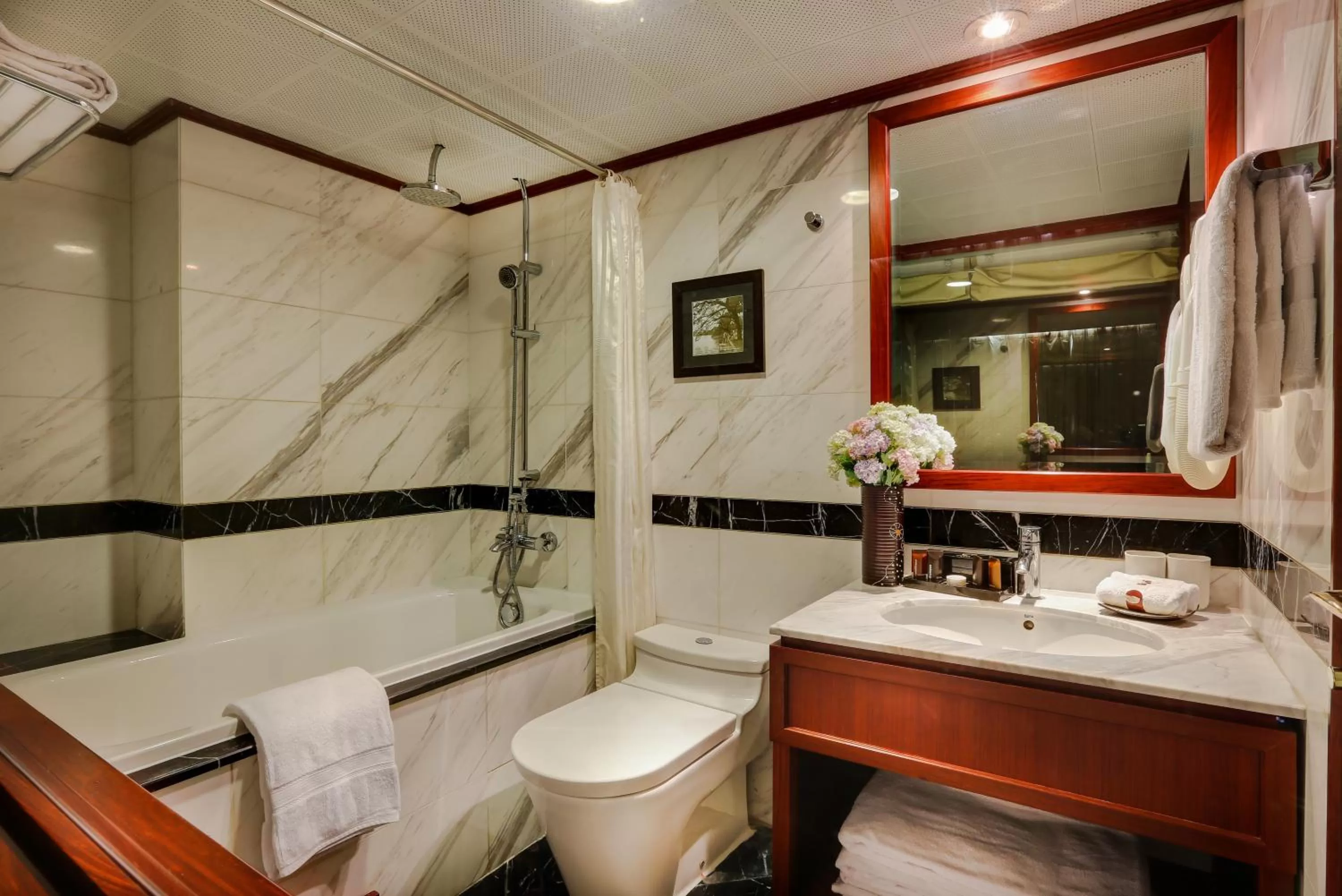 Shower in Conifer Boutique Hotel