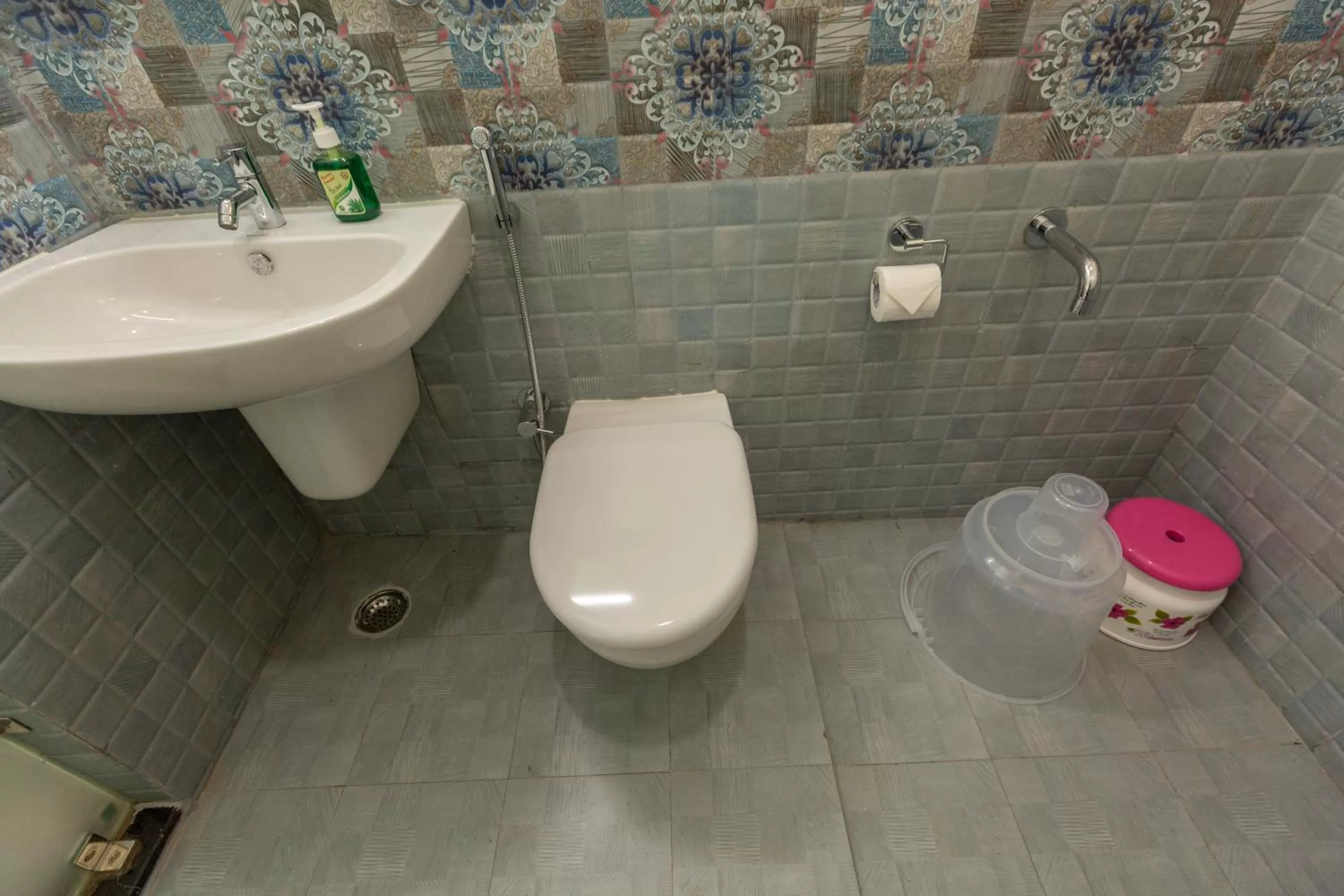 Bathroom in KSTDC Hotel Mayura Adilshahi Bijapur