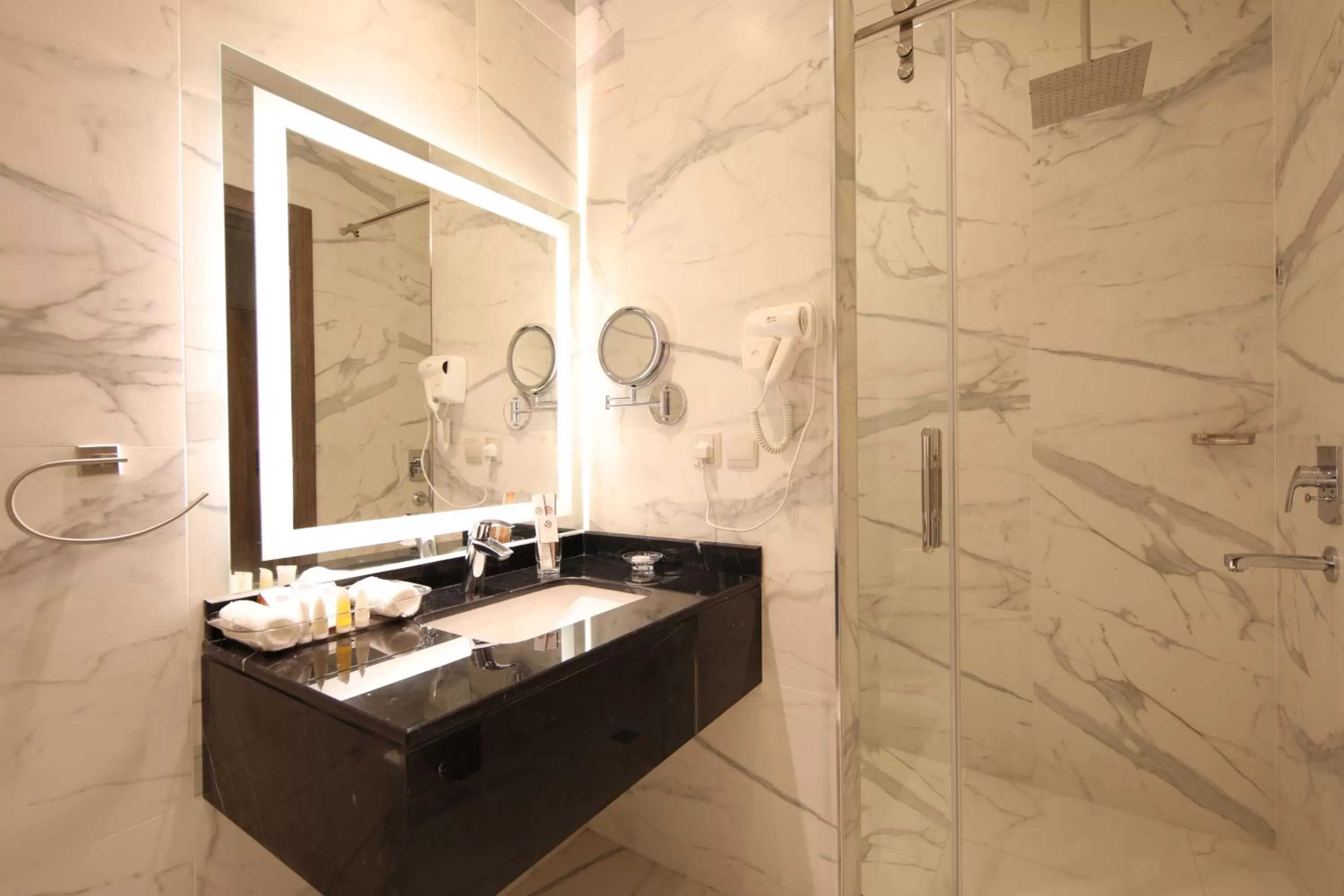 Bathroom in Gladiolus Hotel