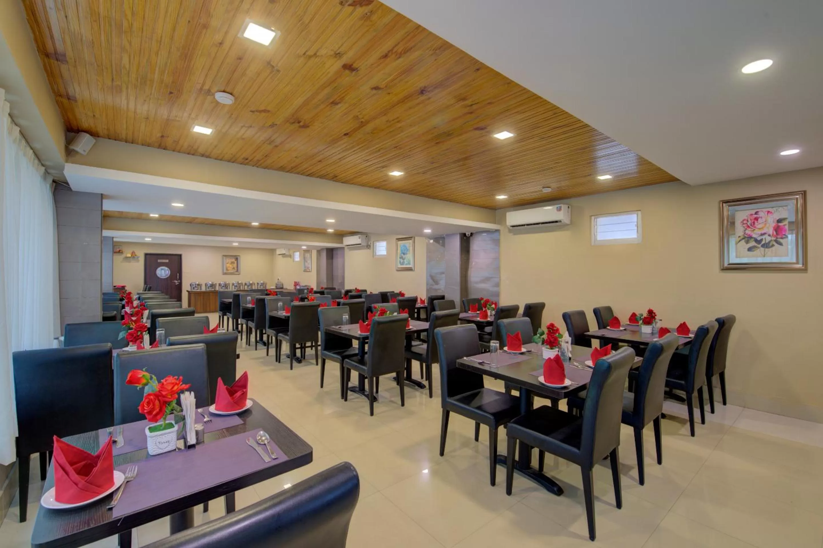 Restaurant/places to eat in Central Courtyard Boutique Hotel