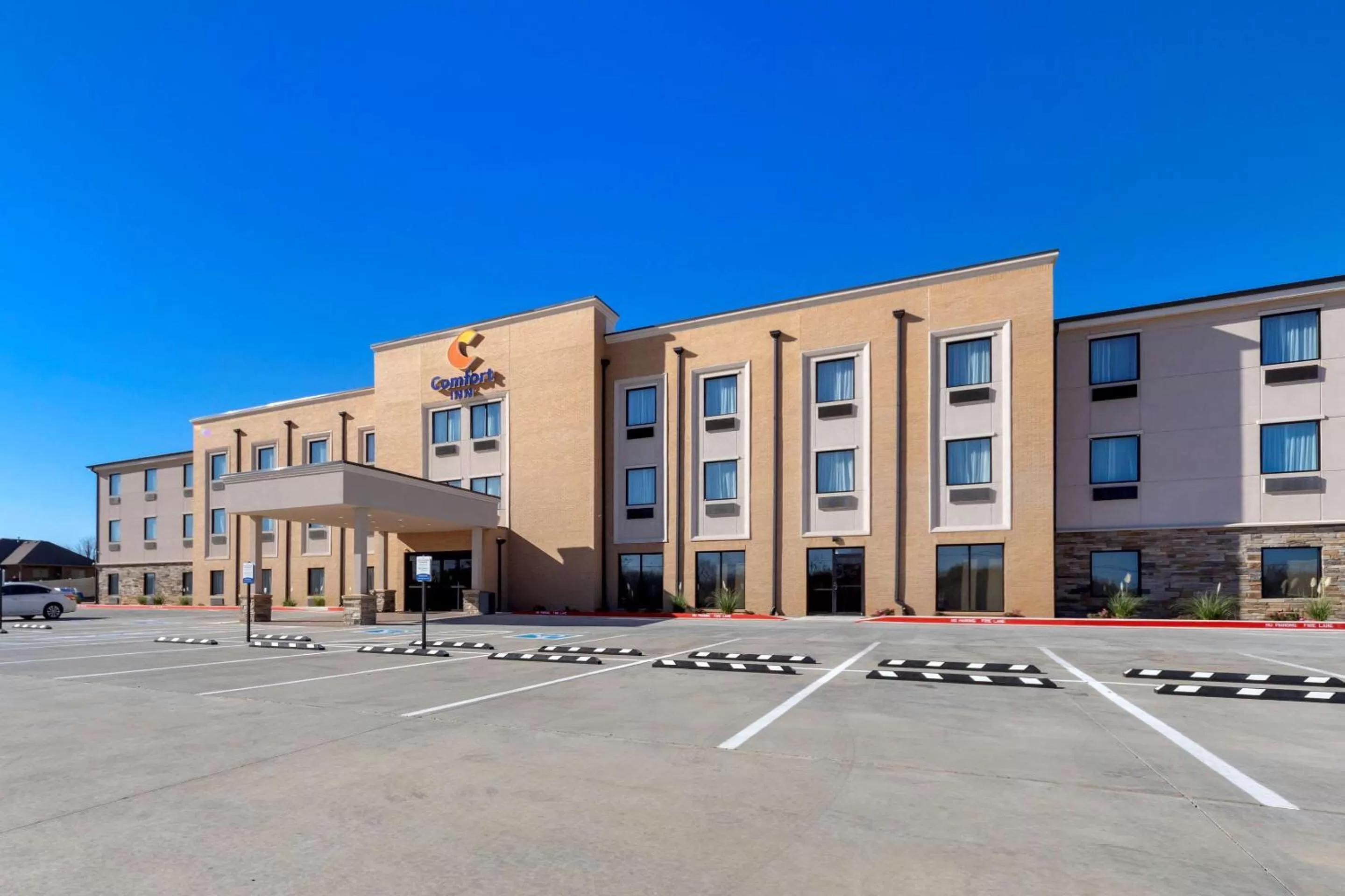 Property building in Comfort Inn & Suites Harrah