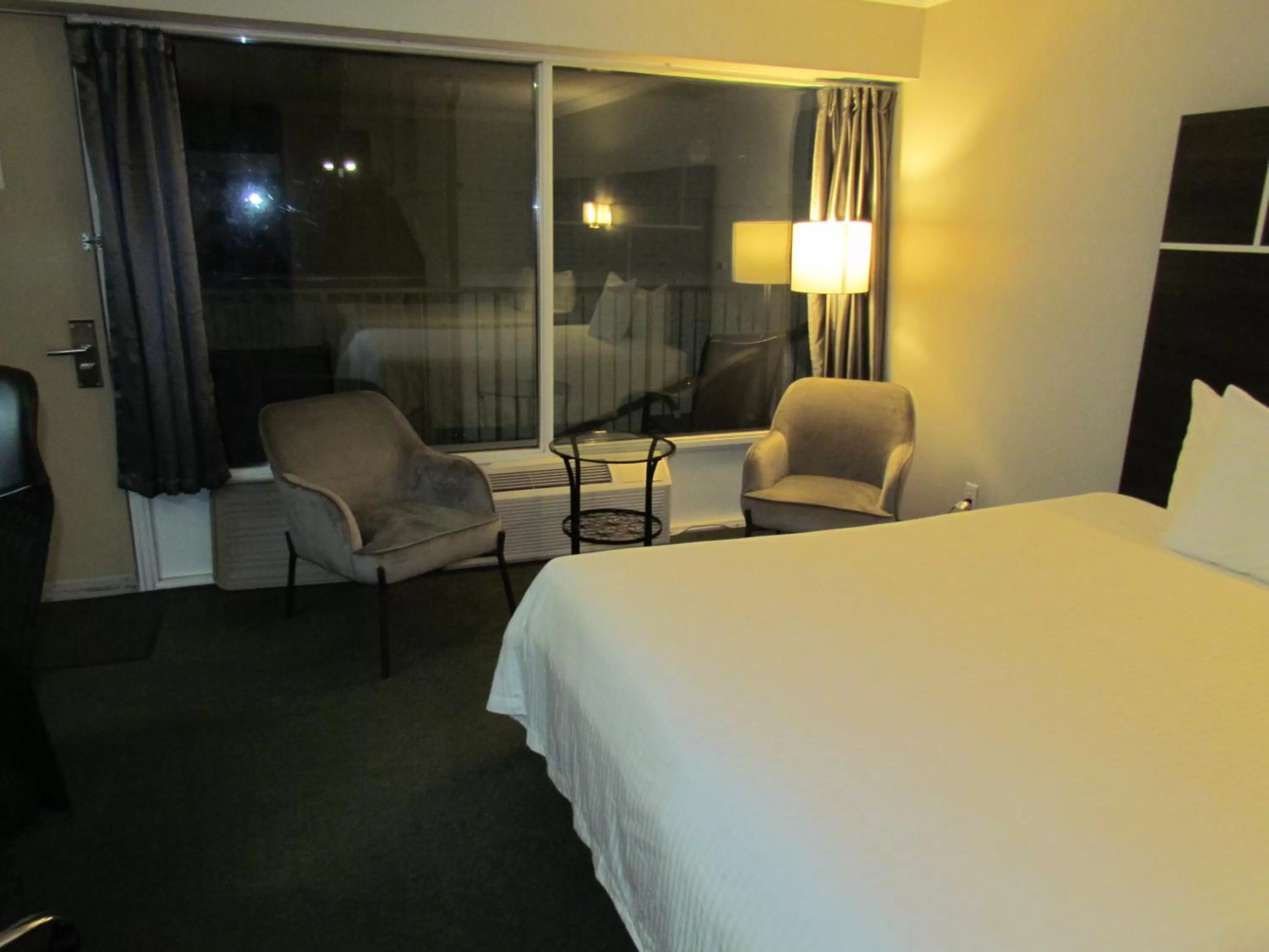 Bedroom, Bed in Rodeway Inn King William