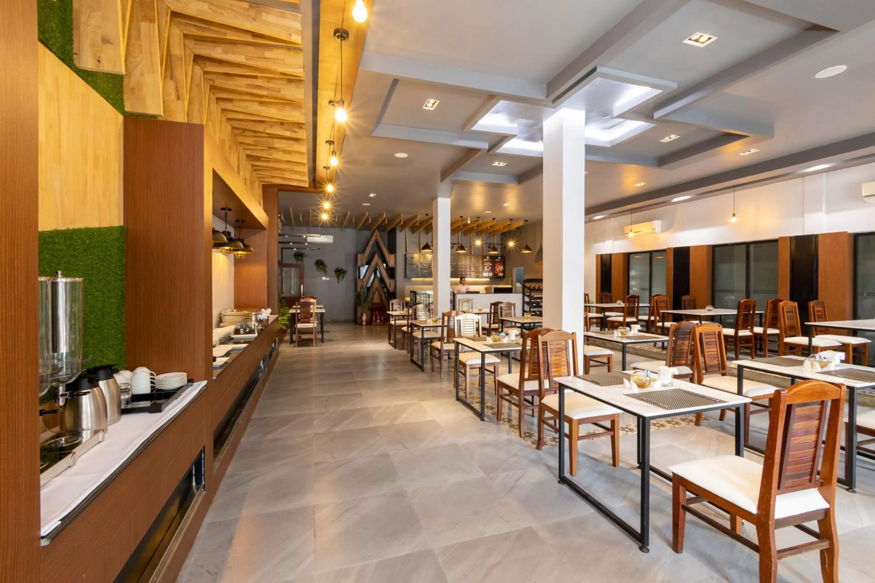 Restaurant/places to eat in Blanc Smith Residence